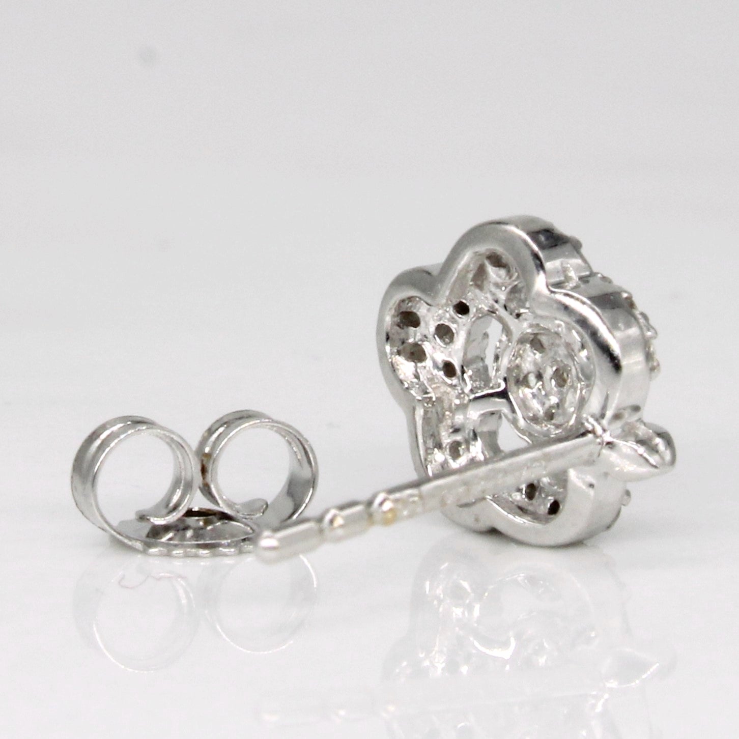 18k White Gold Diamond Flower Stud Earrings | 0.10ctw |