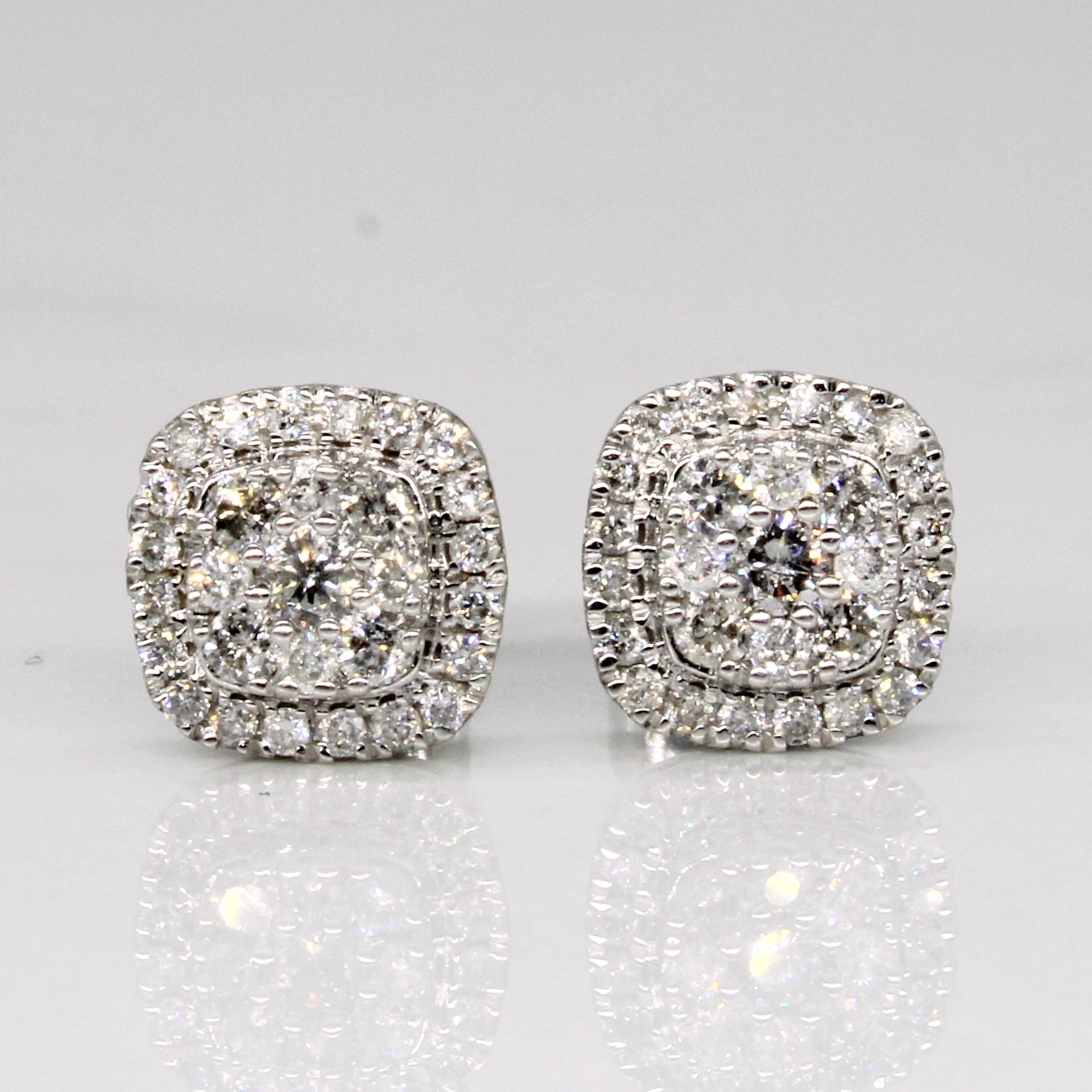 Boucles d'oreilles puces en or blanc 10 carats serties de diamants en grappe | 0,44 ct au total | 