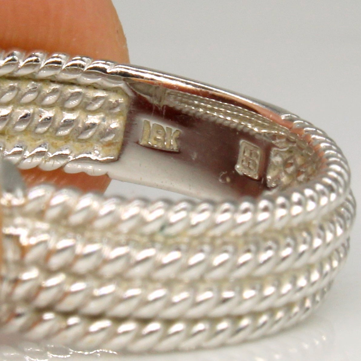 18k White Gold Ring | SZ 6.75 |