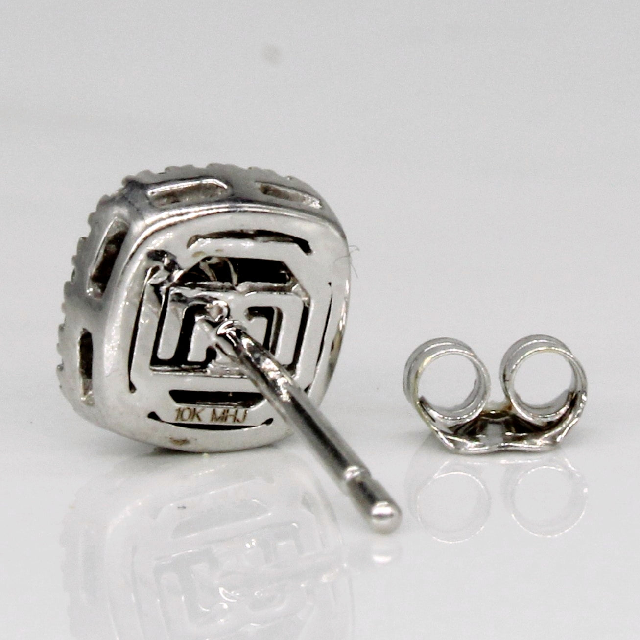 Boucles d'oreilles puces en or blanc 10 carats serties de diamants en grappe | 0,44 ct au total | 