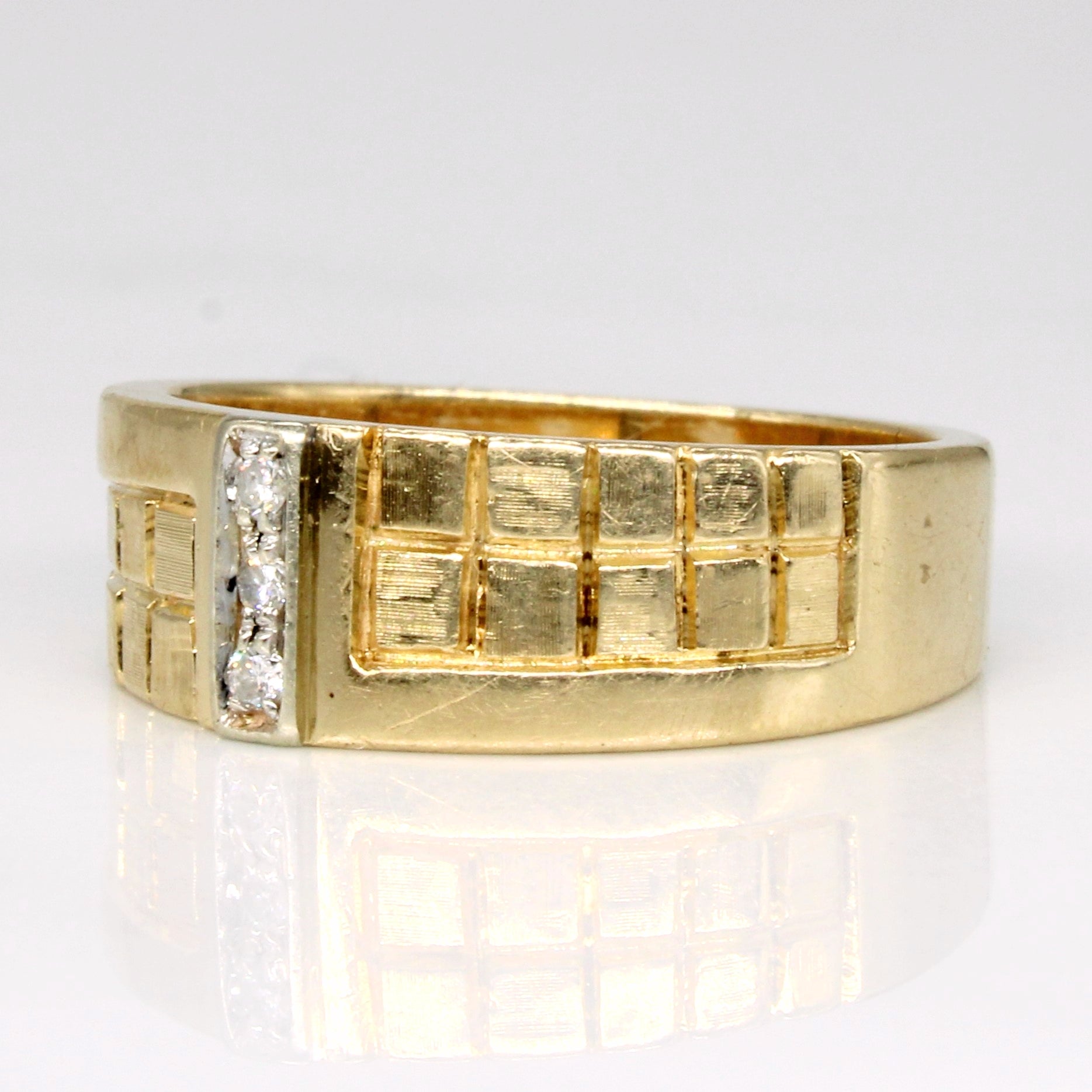 Vertical Diamond Ring | 0.03ctw | SZ 6.75 |