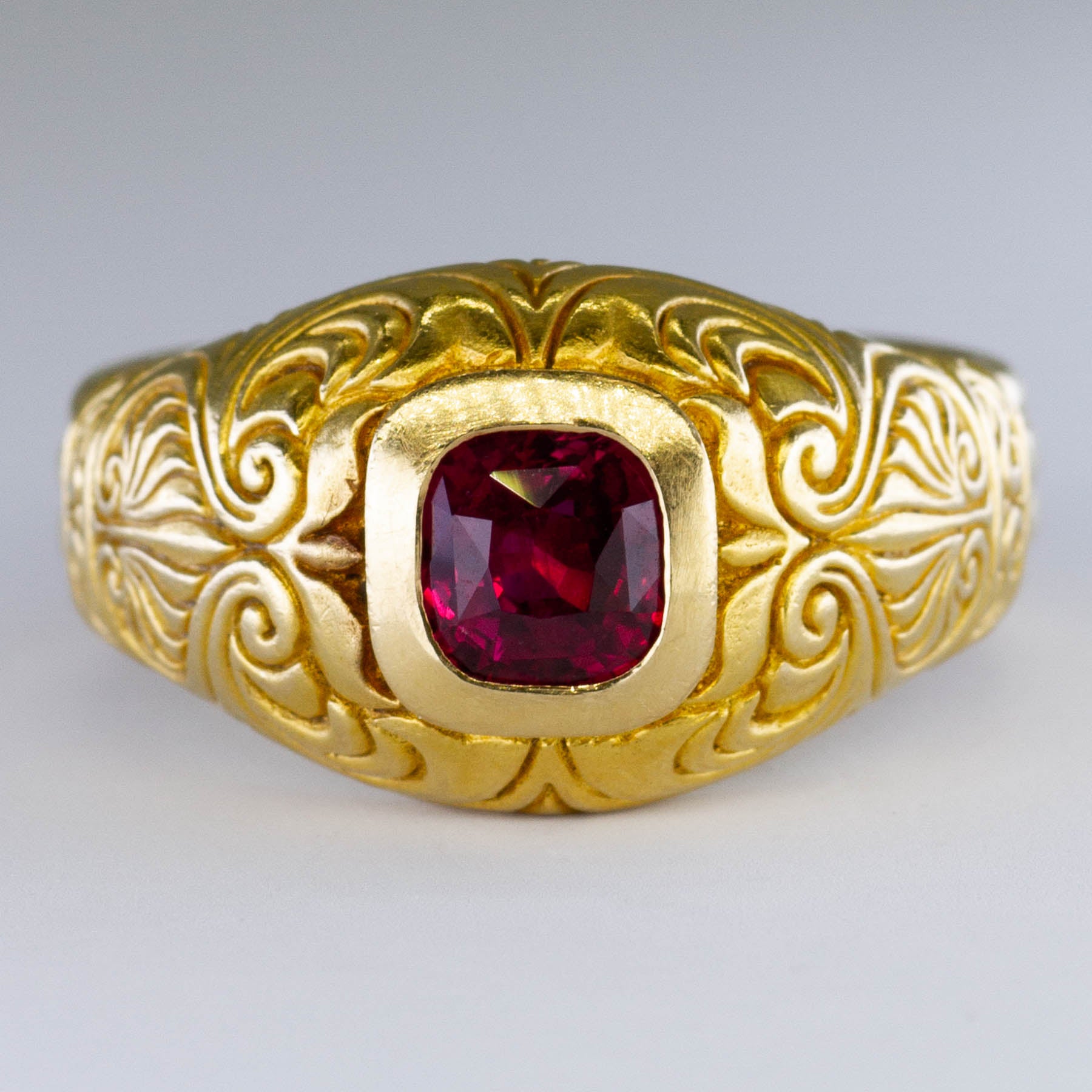 Bague ornée d'un rubis GIA taille coussin | 2,33 ct | Taille 12,5 | 