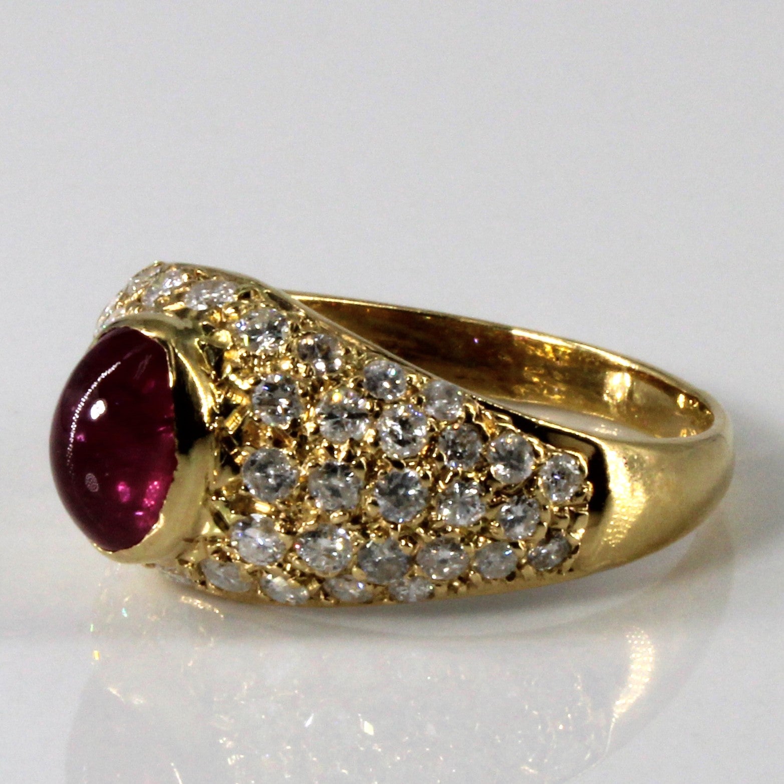 Bague dôme sertie de rubis et de diamants en grappe | 1,30 ct | 1,00 ct au total | Taille 6 | 