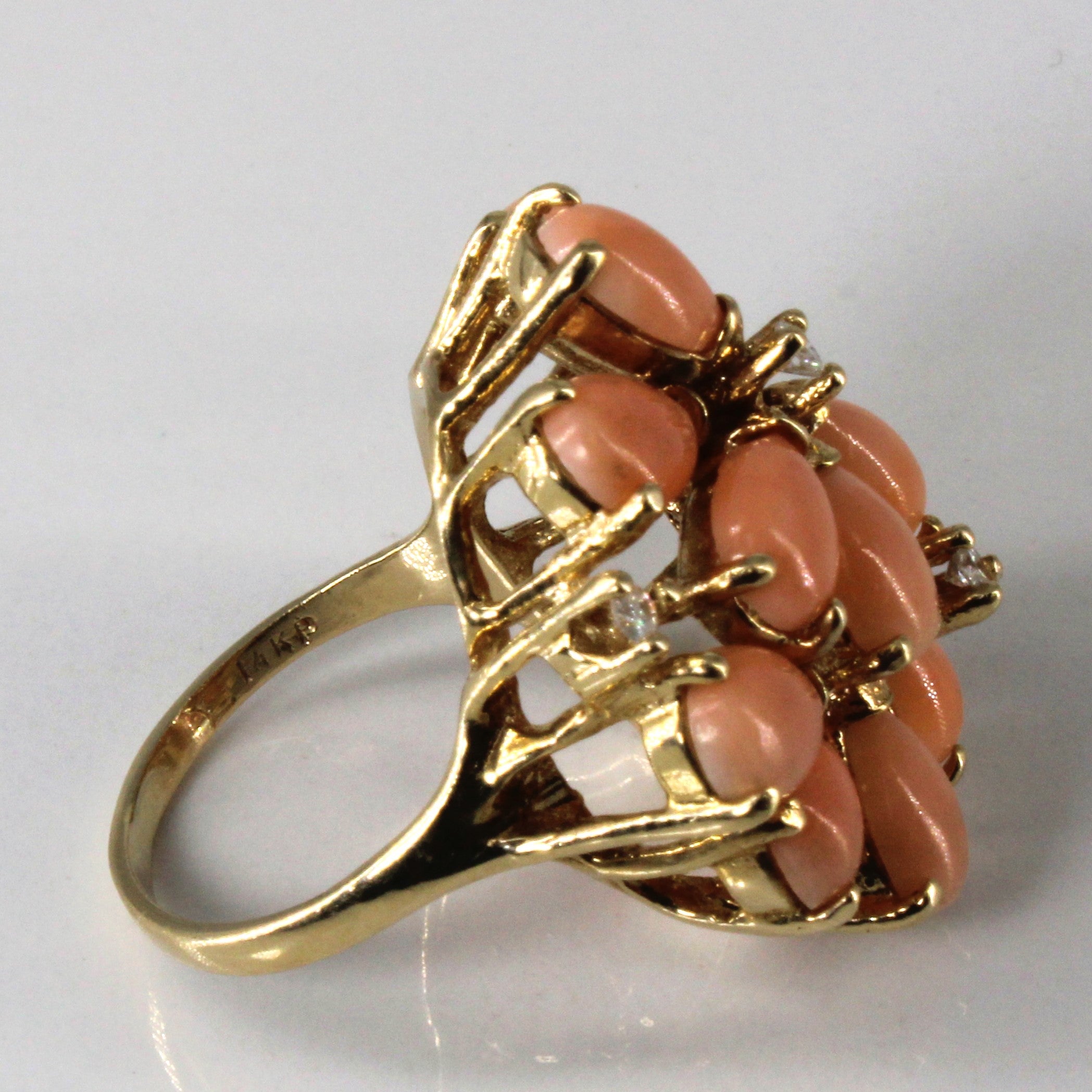 Bague sertie de corail et de diamants | 9,00 ct | 0,12 ct | Taille 5,75 | 