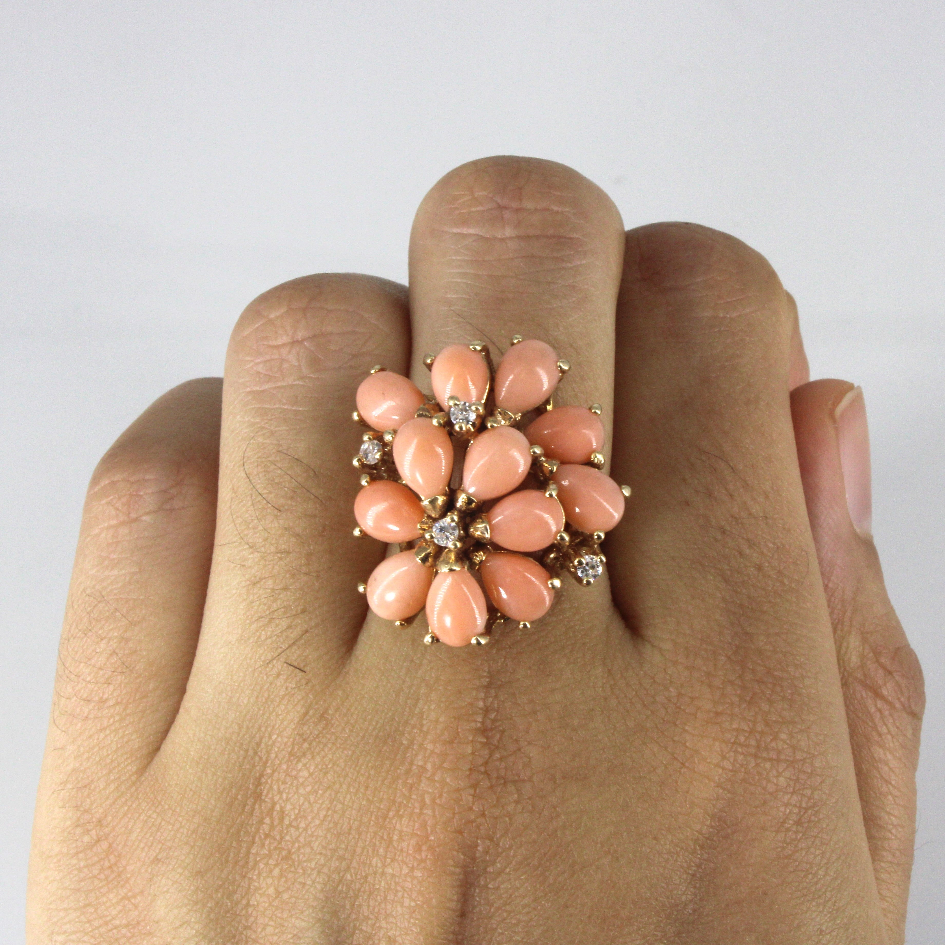 Bague sertie de corail et de diamants | 9,00 ct | 0,12 ct | Taille 5,75 | 