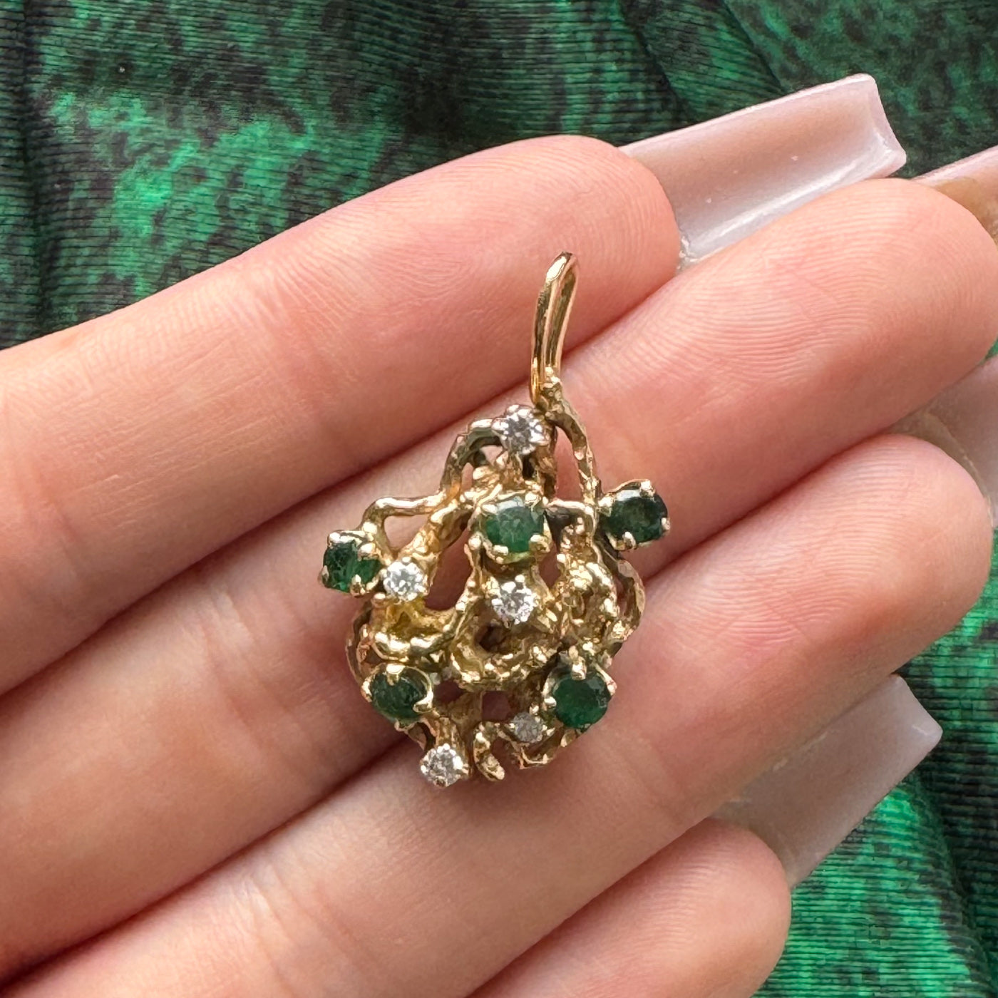 Emerald & Diamond Pendant | 0.70ctw, 0.22ctw |