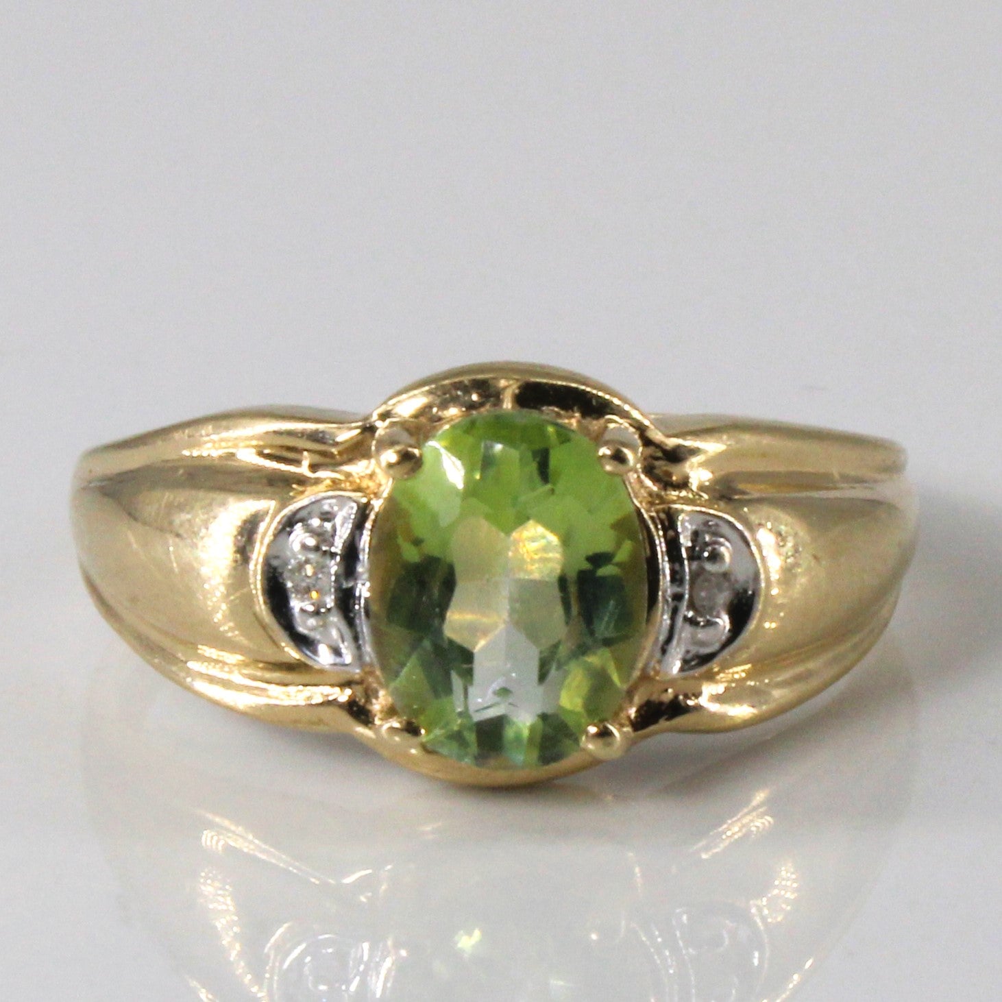 Prong Set Peridot & Diamond Ring | 1.35ct | 0.01ctw | SZ 7 |