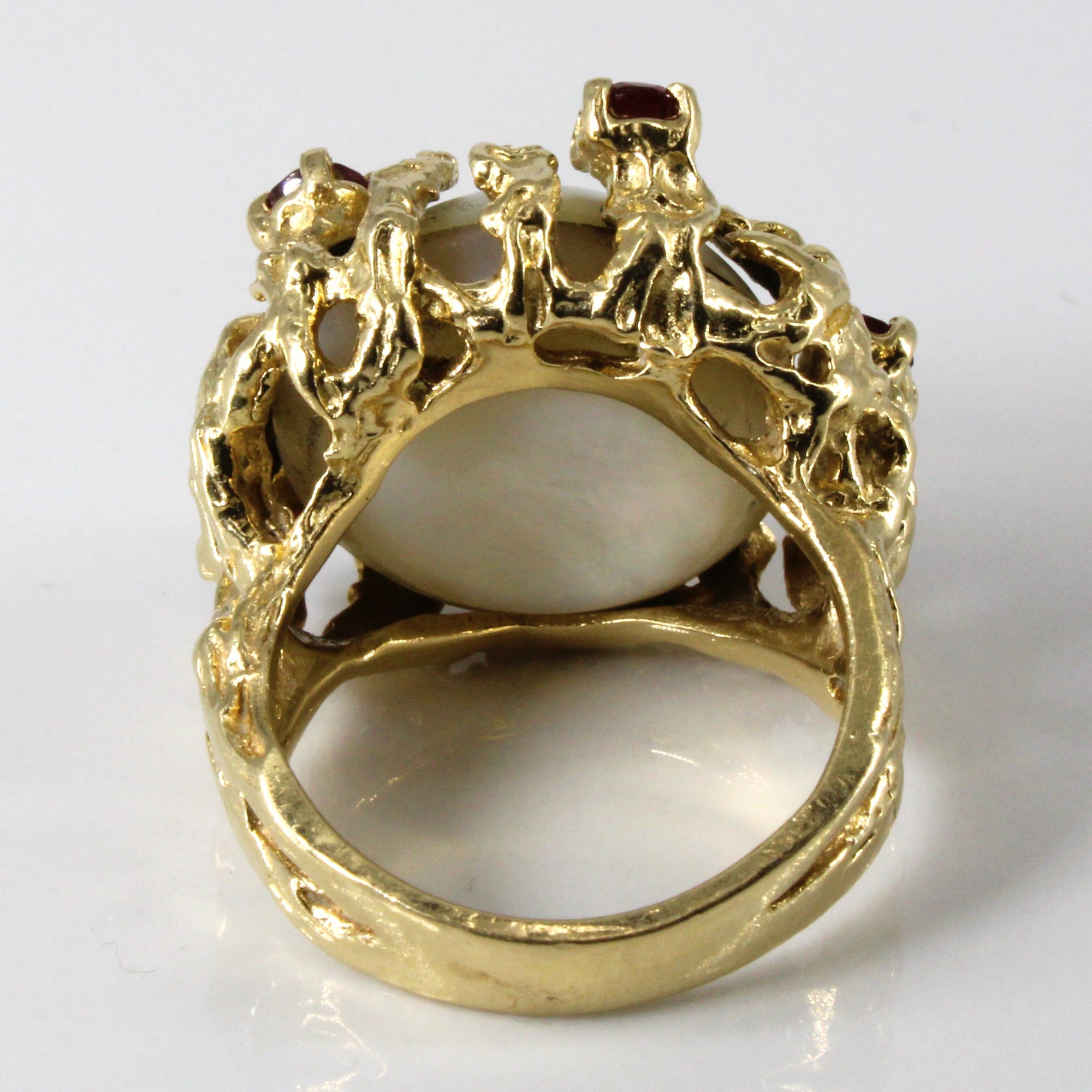 Mabe Pearl & Ruby Textured Gold Ring | 0.50ctw | SZ 6 |