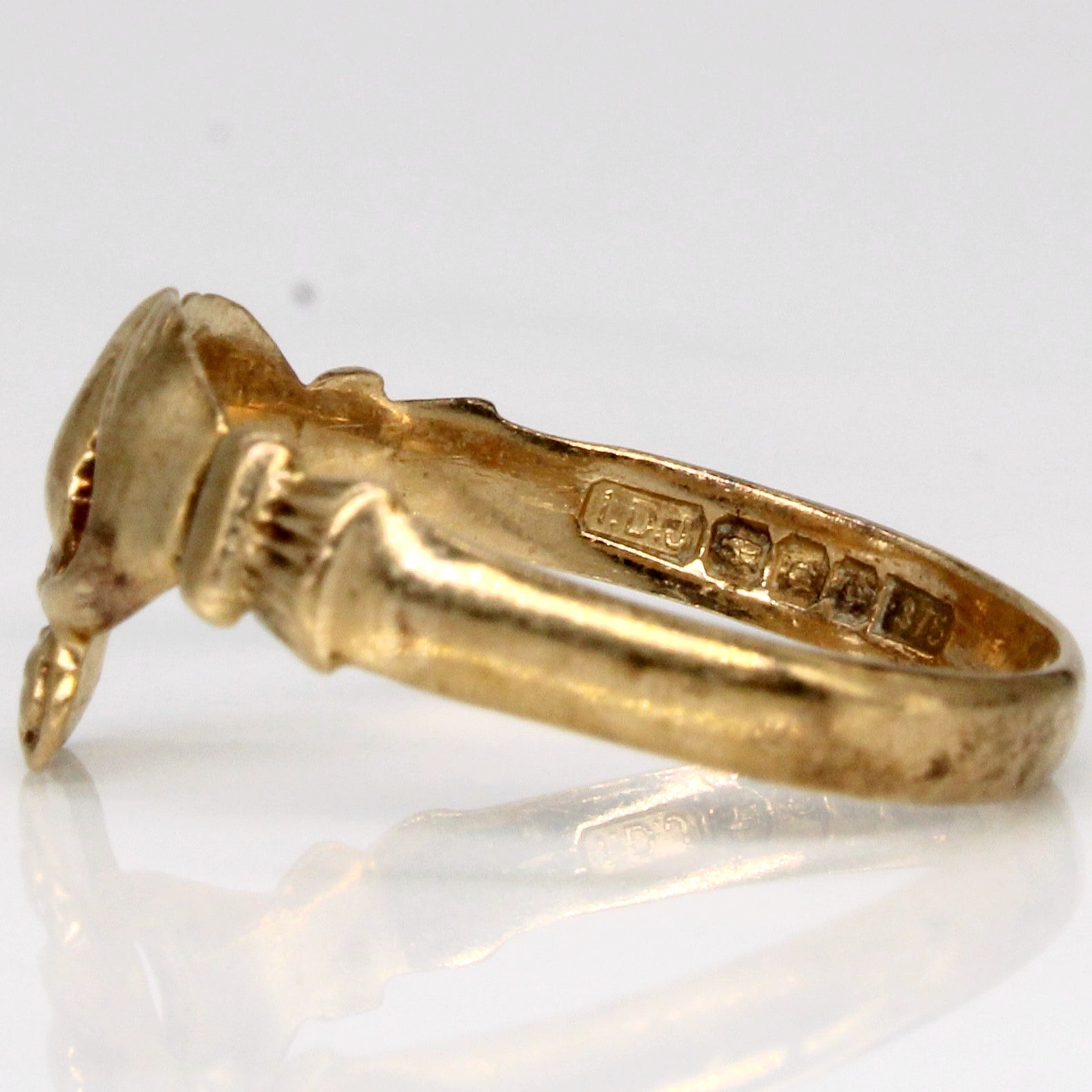 Hallmarked 9k Yellow Gold Claddagh Ring | SZ 8.25 |