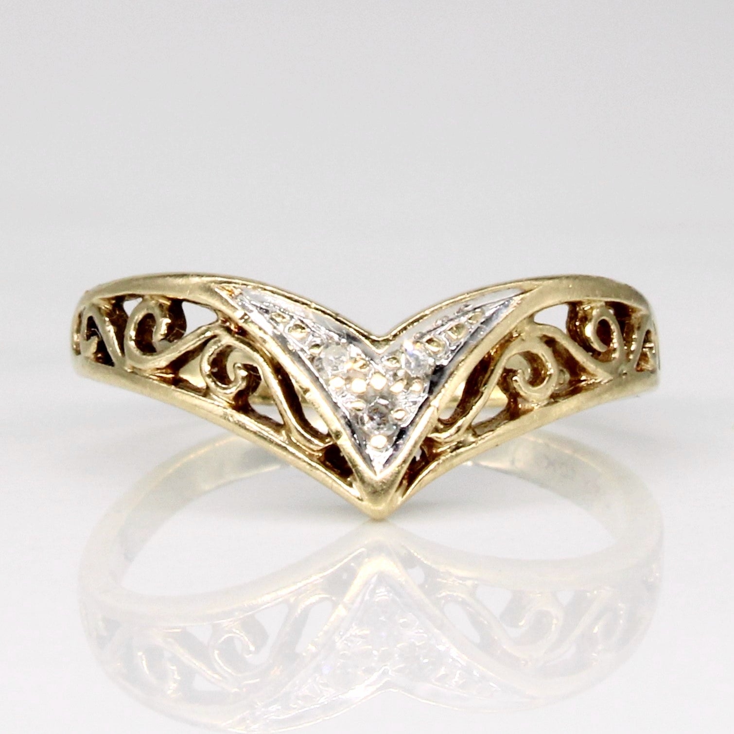 Diamond Chevron Ring | 0.02ctw | SZ 3.5 |