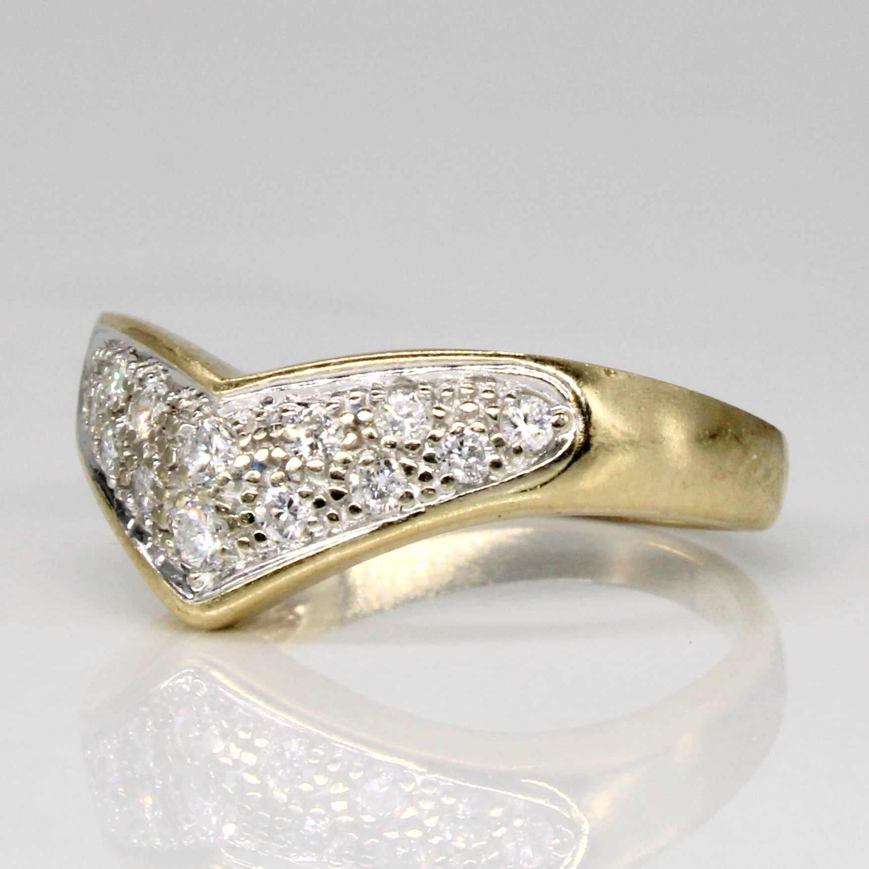 Diamond Chevron Ring | 0.20ctw | SZ 6.25 |
