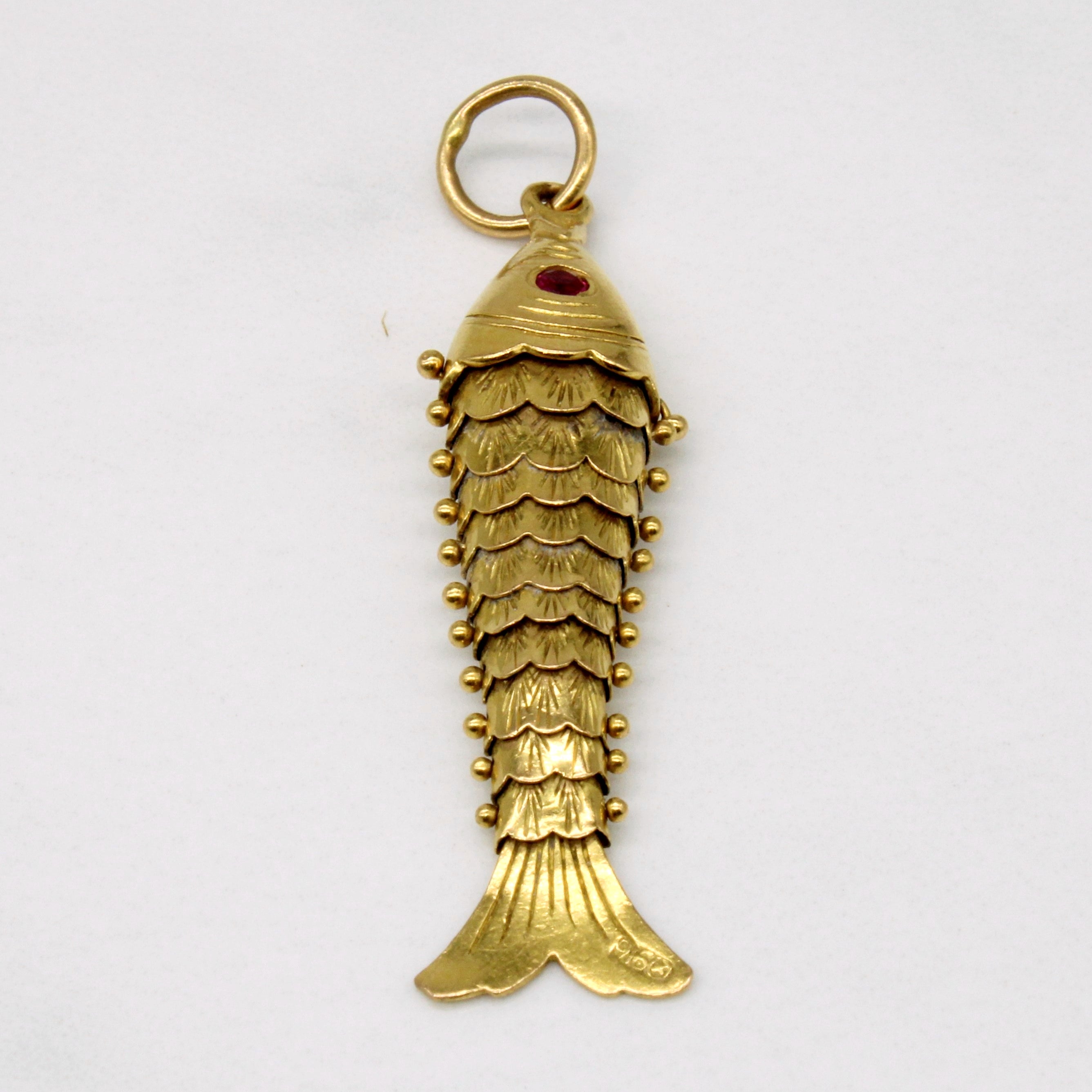 Pendentif poisson en rubis synthétique 22 carats | 0,12 ct |