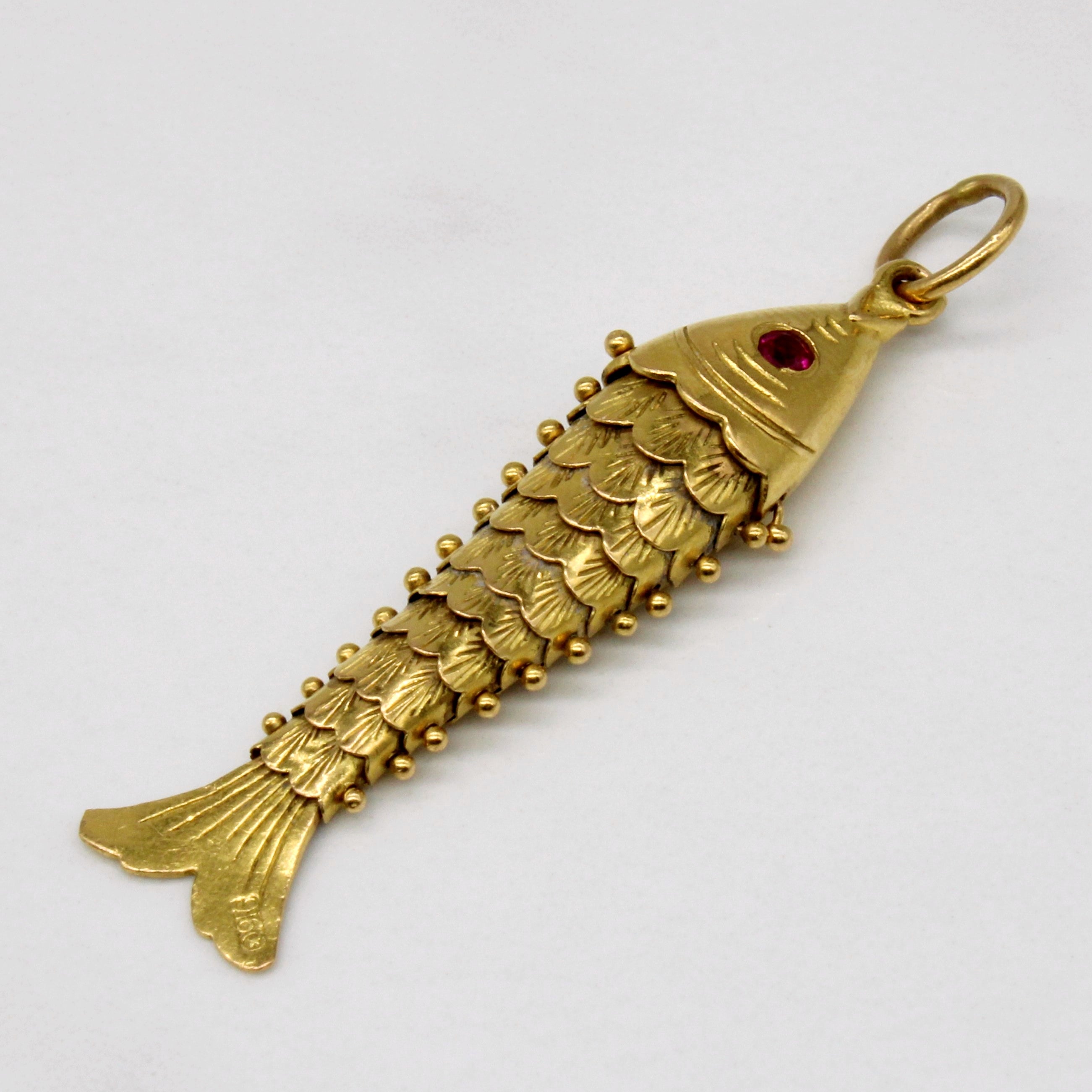 Pendentif poisson en rubis synthétique 22 carats | 0,12 ct |