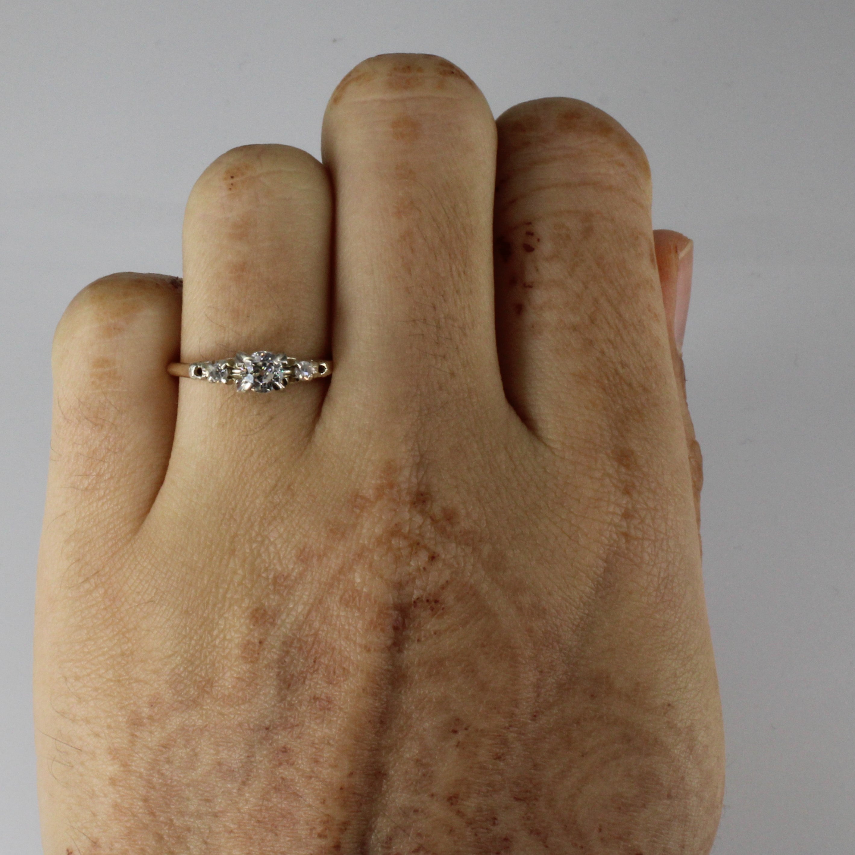 Bague vintage trois diamants | 0,33 ct au total | Taille 6 | 