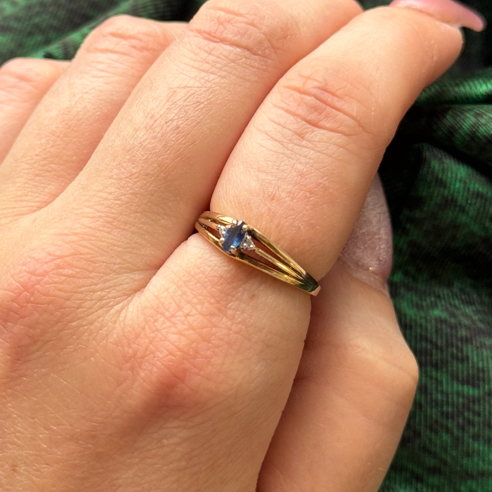 Blue Sapphire & Diamonds Ring | 0.13ct, 0.01ctw | SZ 6.75 |