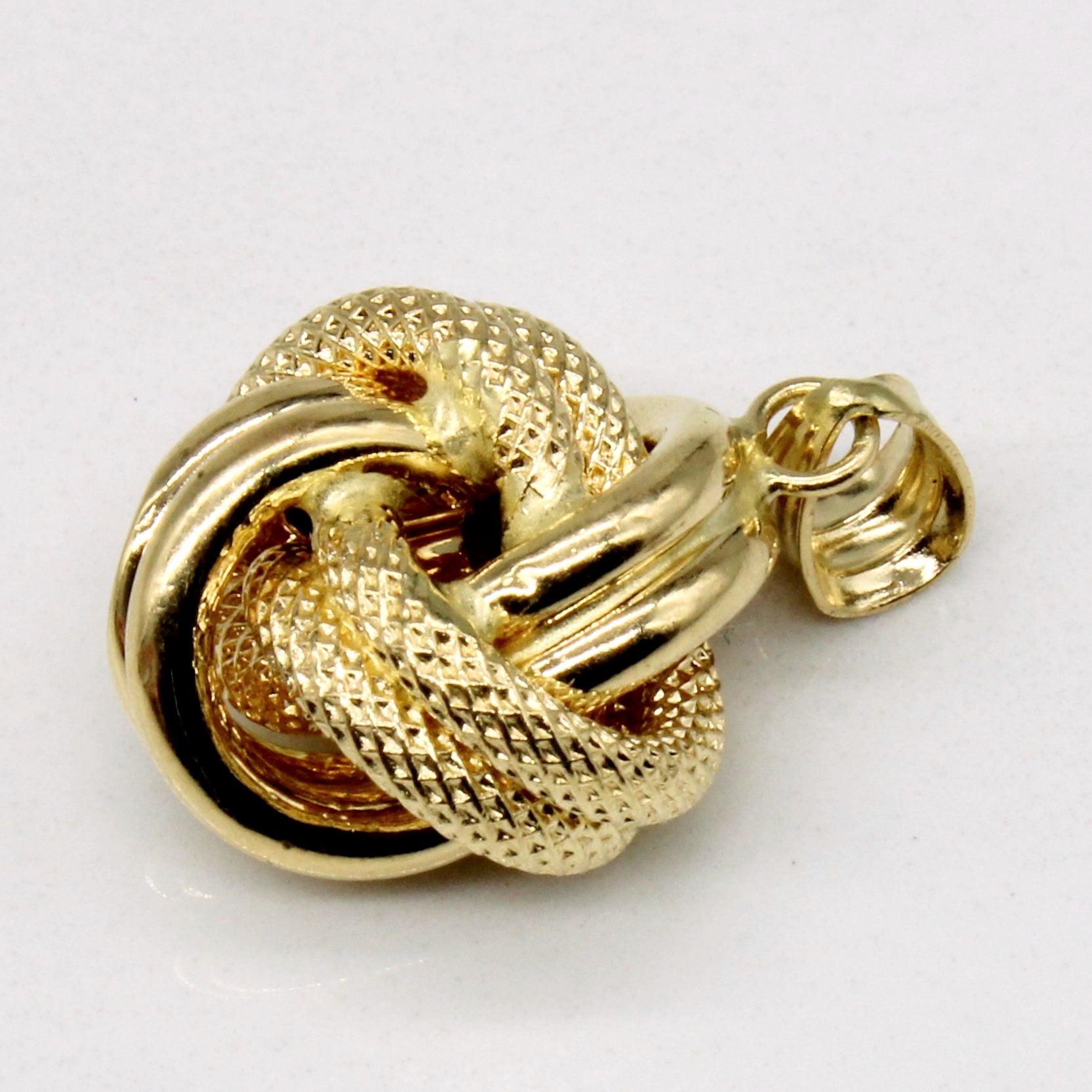 18k Yellow Gold Knot Pendant