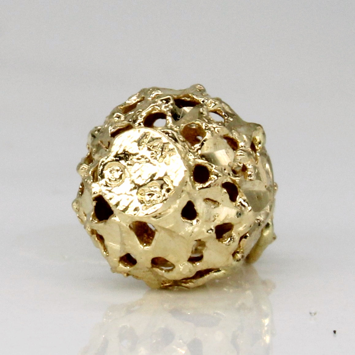 14k Yellow Gold Pineapple Charm