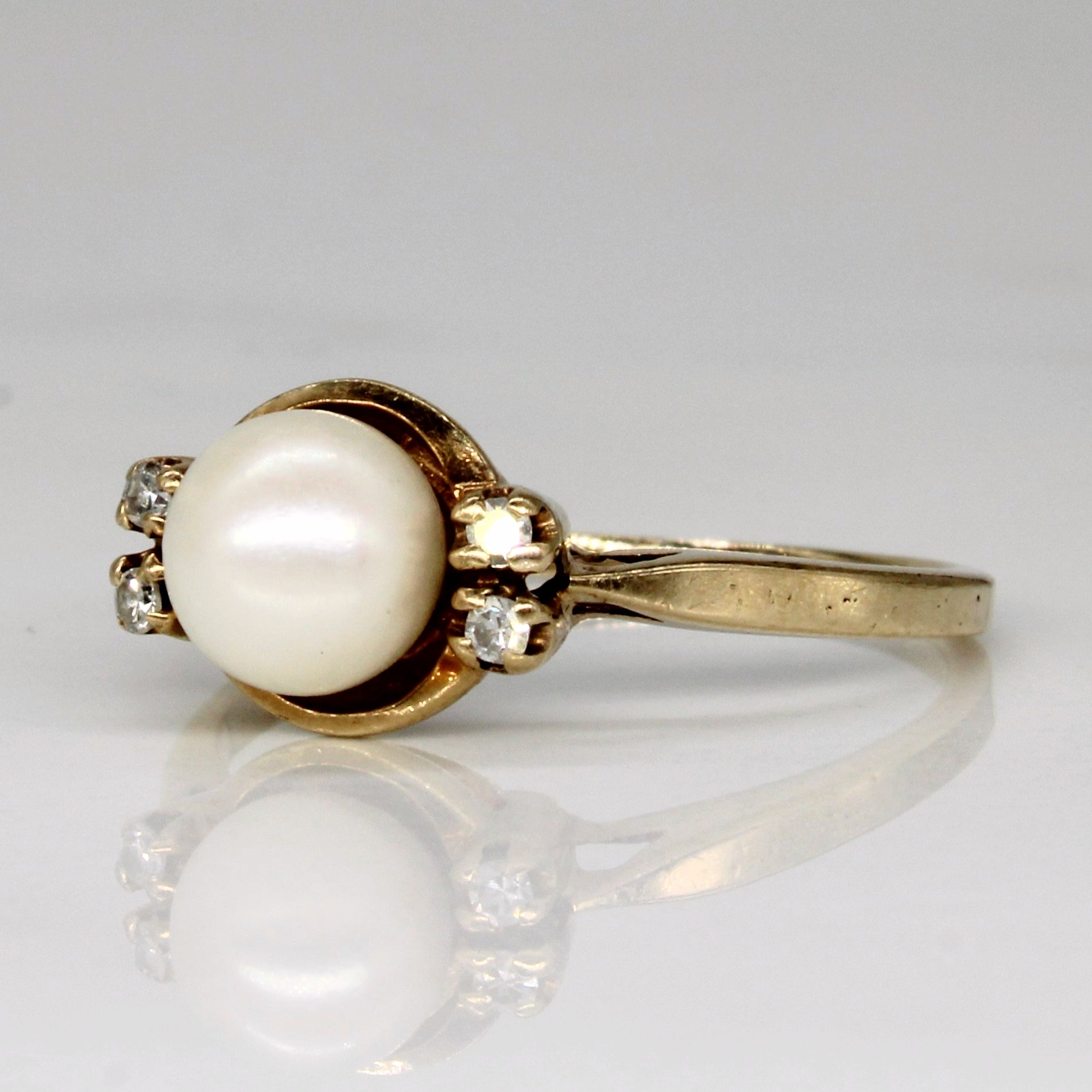 Pearl & Diamond Ring | 0.04ctw | SZ 6.5 |