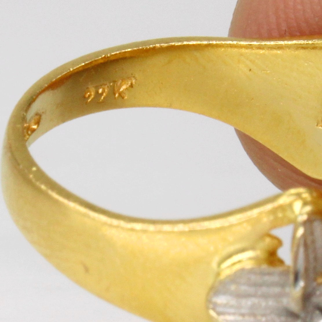 22k Two Tone Gold Flower Ring | SZ 6 |