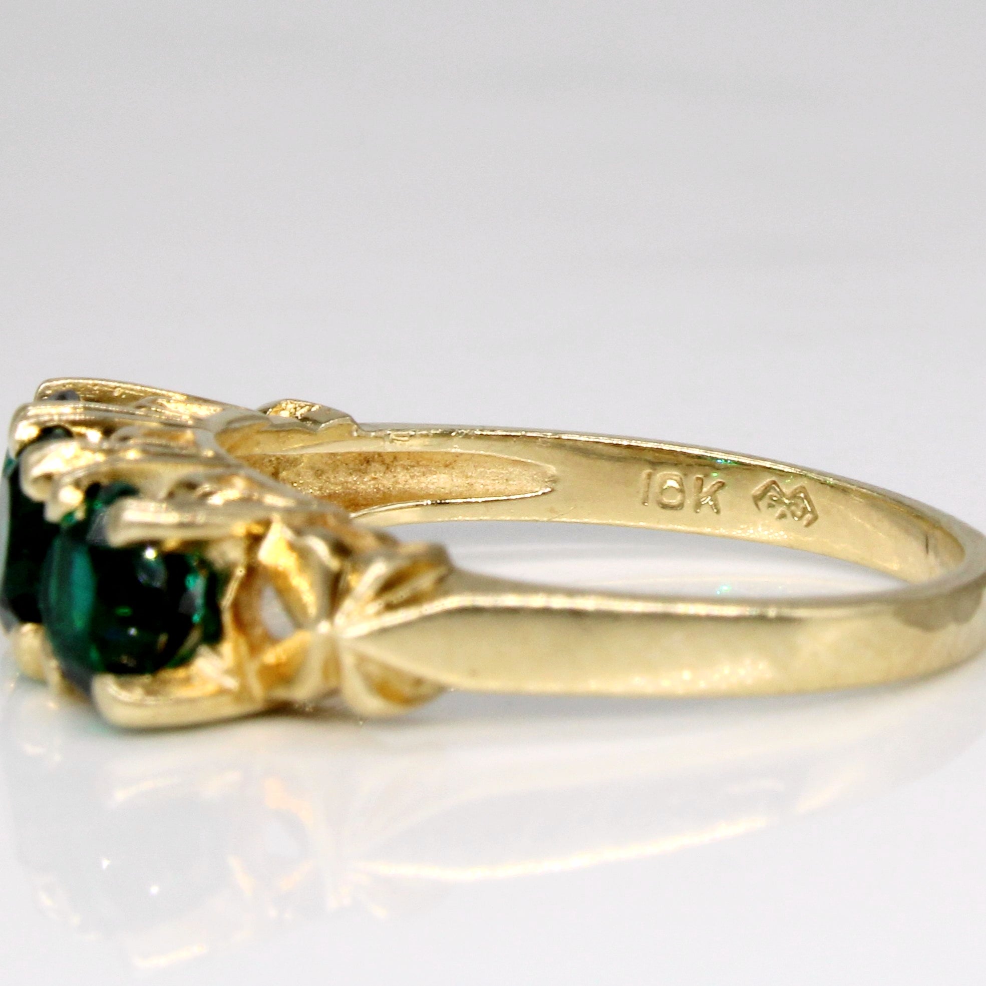 Green Glass Ring | 1.50ctw | SZ 6 |