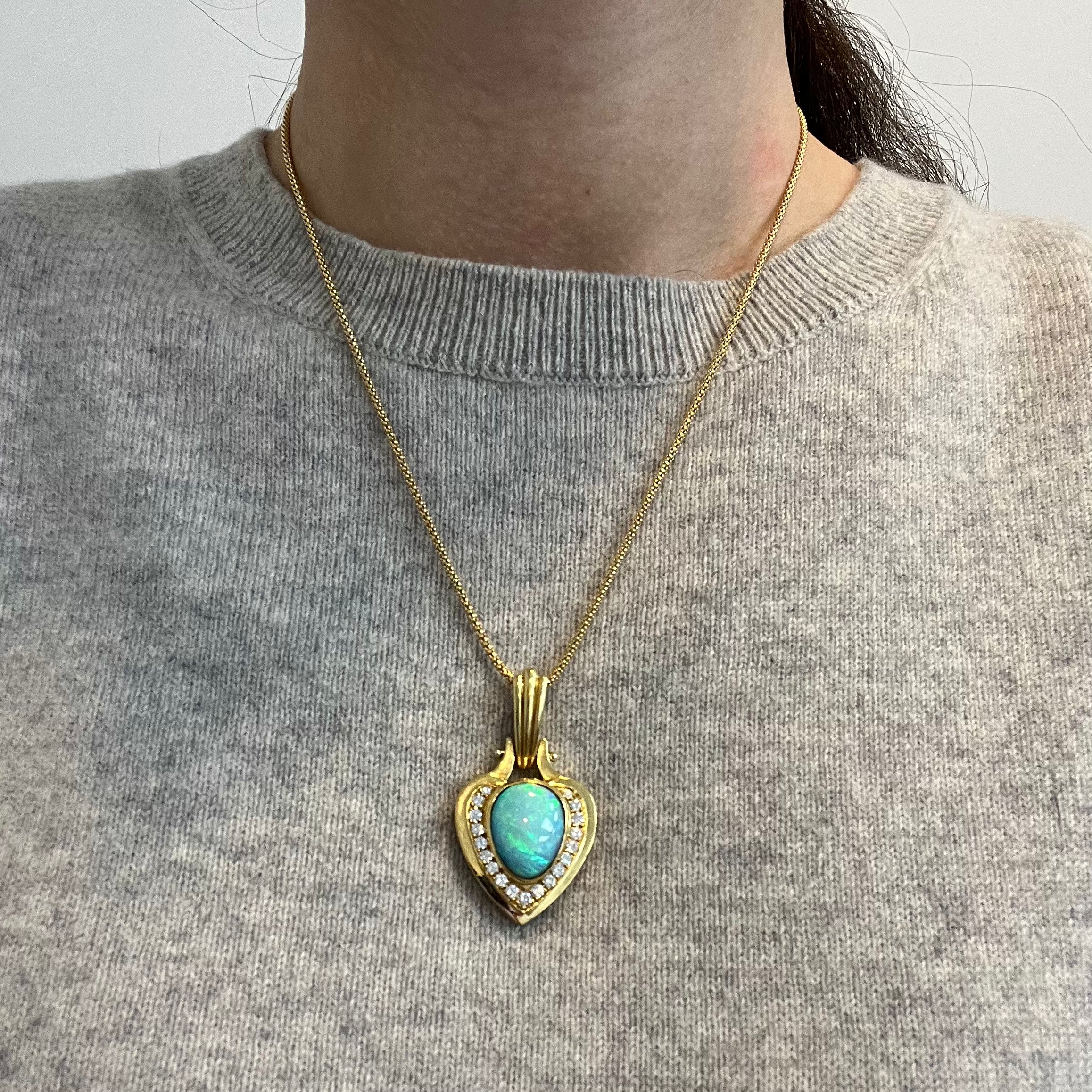 Collier en or 18 carats avec opale et diamants | 7,00 ct | 45,7 cm 