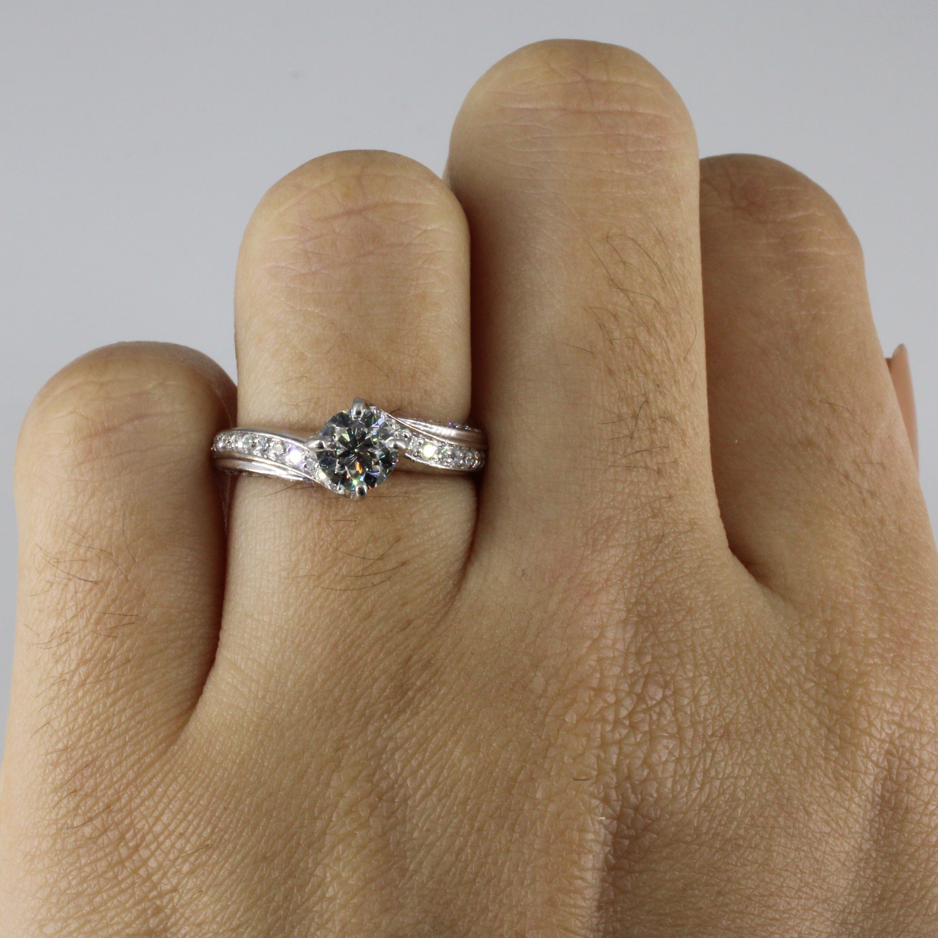 Bague de fiançailles solitaire diamant avec accents | 0,88 ct | Taille 4,5 | 