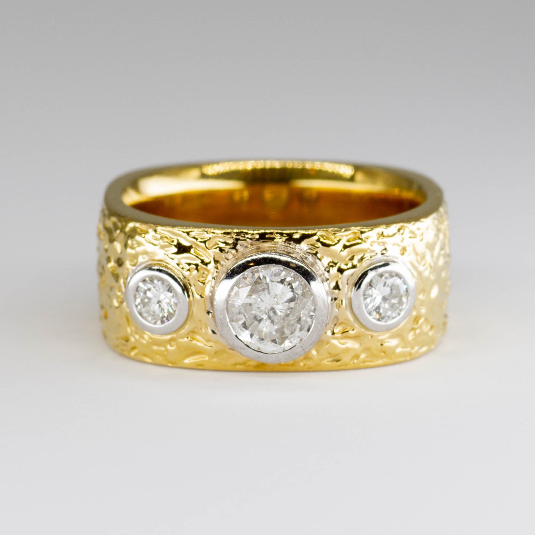 Bague large à trois diamants sertis clos | 1,43 ct au total | Taille 9,75 | 