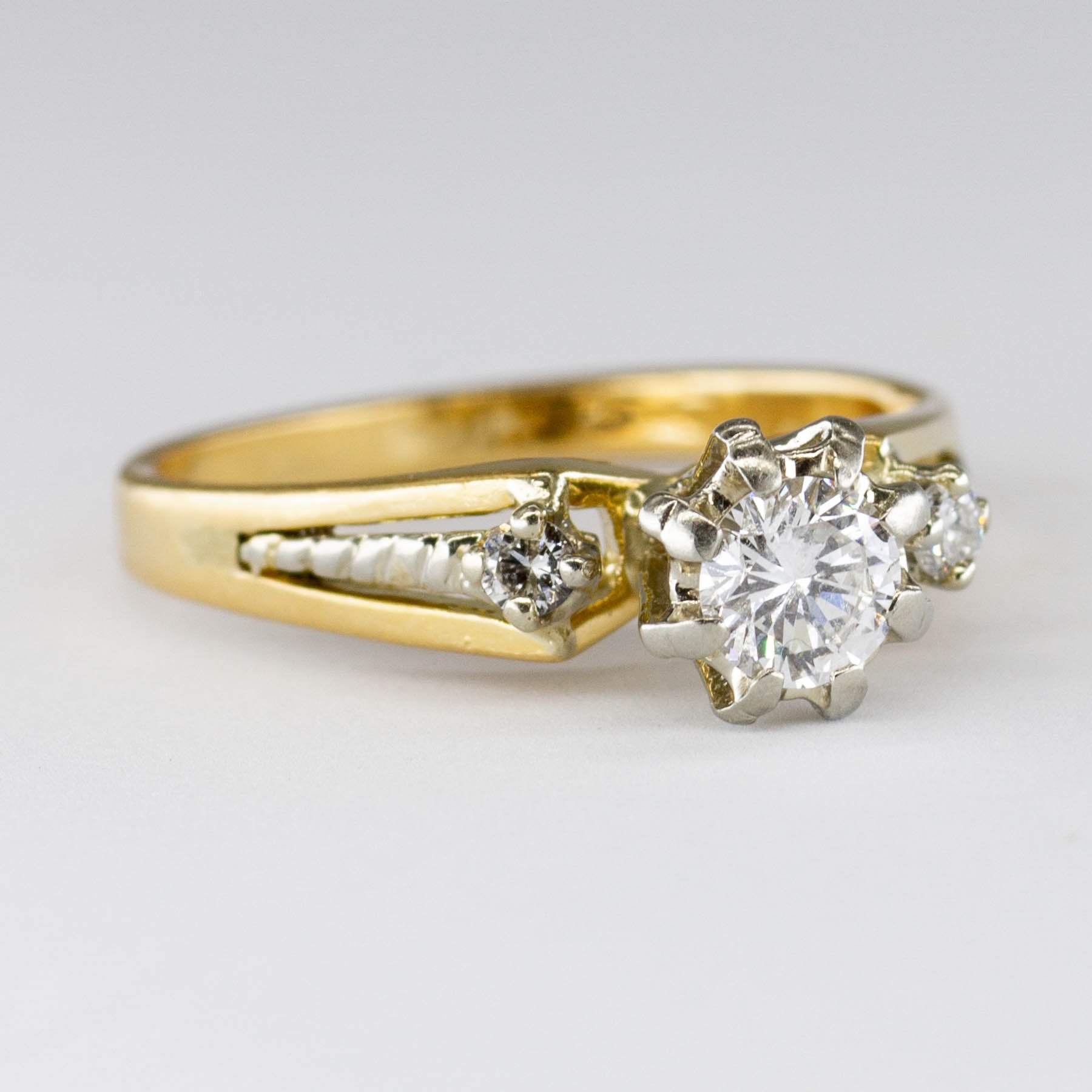 Bague trois diamants sertie haut | 0,37 ct au total | Taille 6 | 