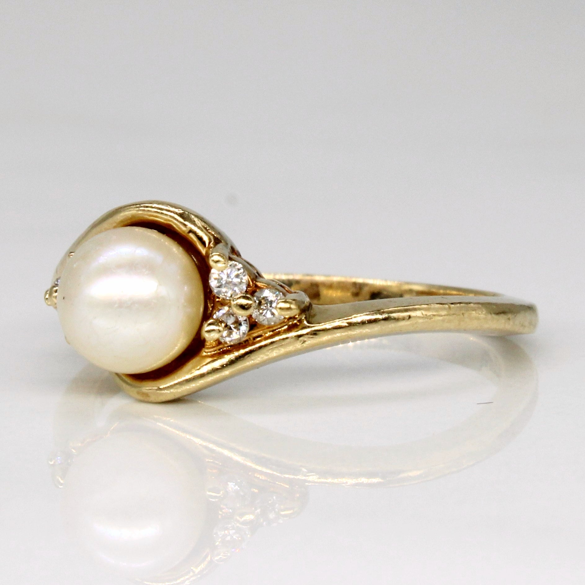 Pearl & Diamond Ring | 0.06ctw | SZ 6 |