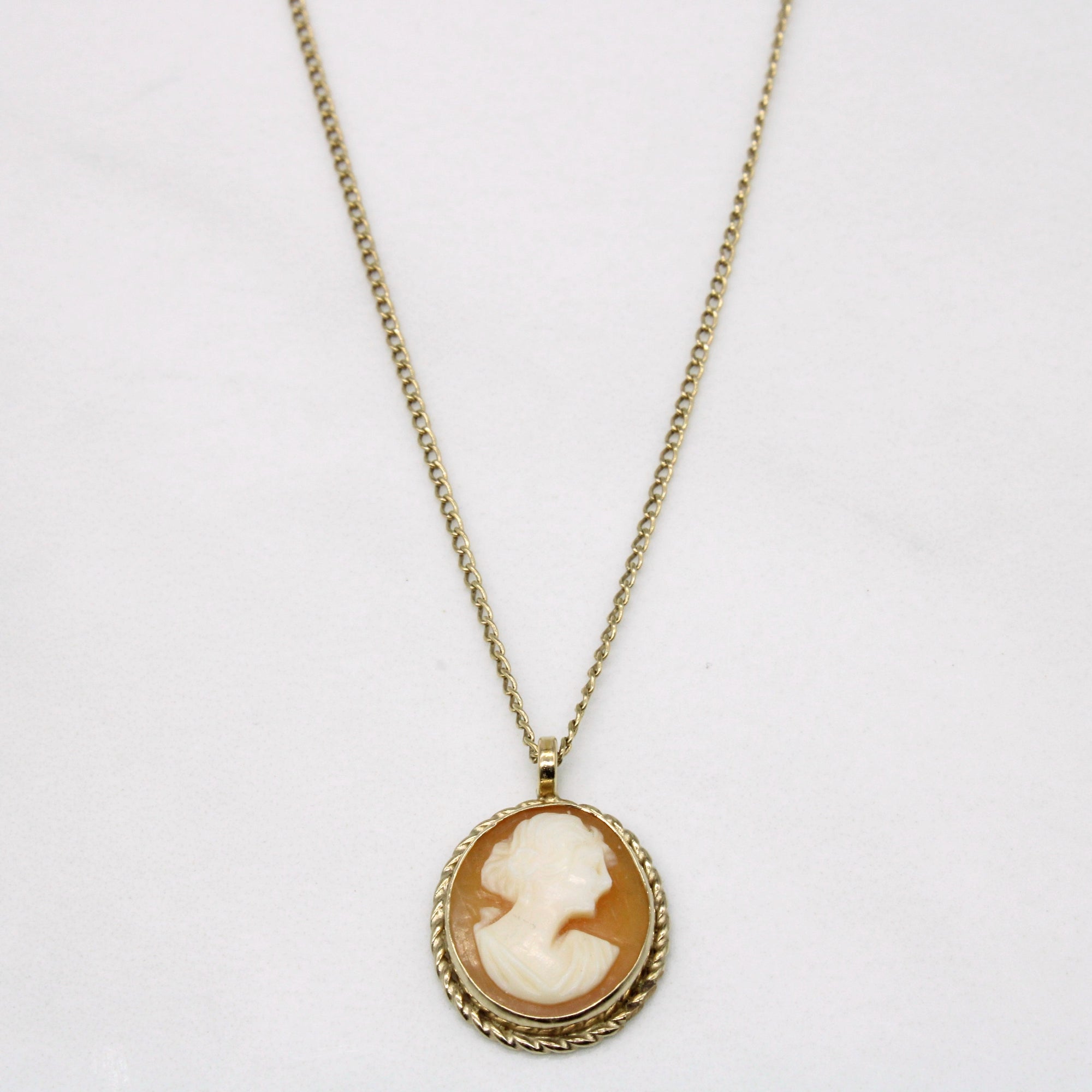 Carved Shell Cameo Pendant & Necklace | 1.50ct | 16