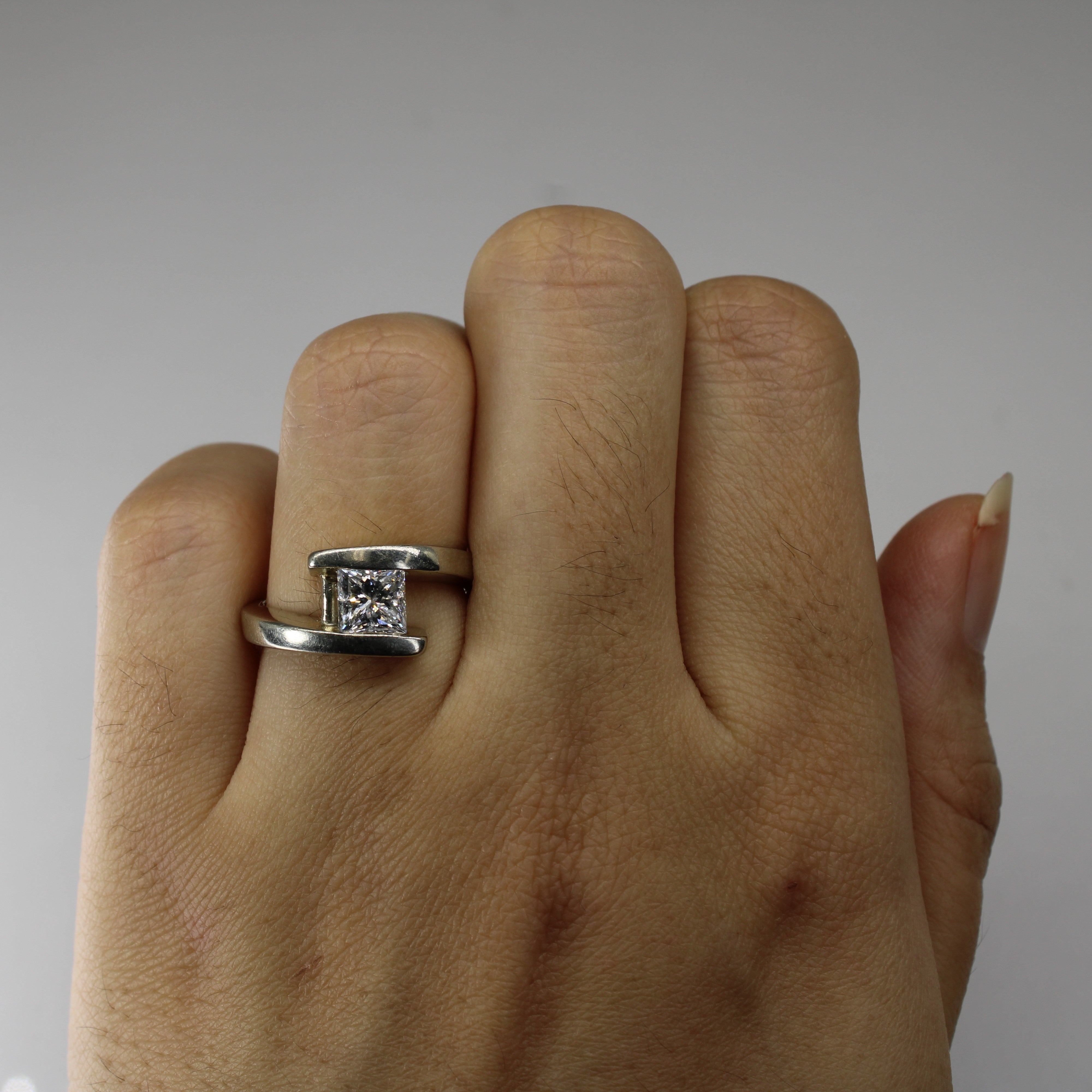 Bague solitaire contournante en or 18 carats avec diamant taille princesse | 1,00 ct VS2 G/H | Taille 5,75 | 