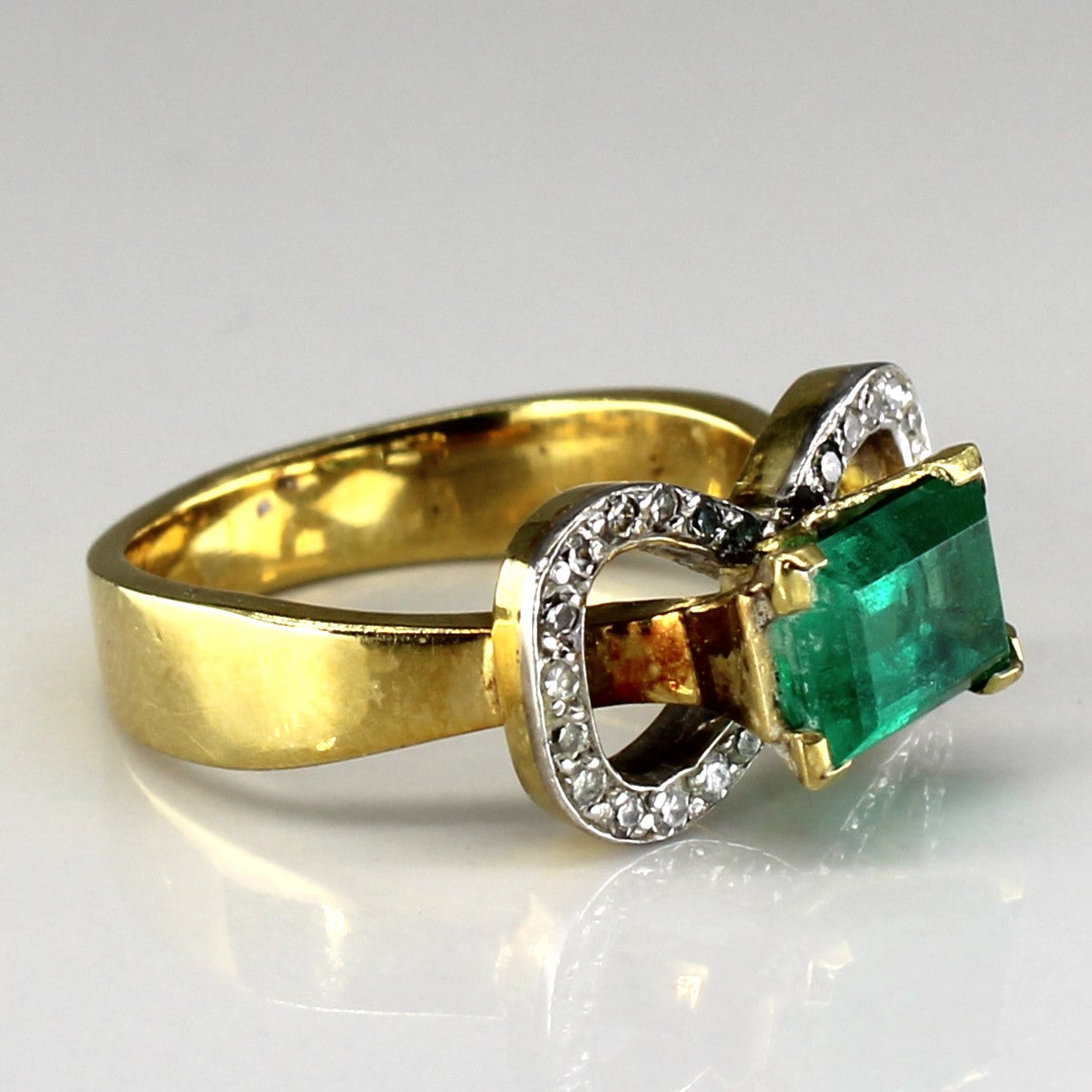 Bague nœud papillon émeraude et diamants | 1,20 ct | 0,24 ct au total | Taille 6,5 | 