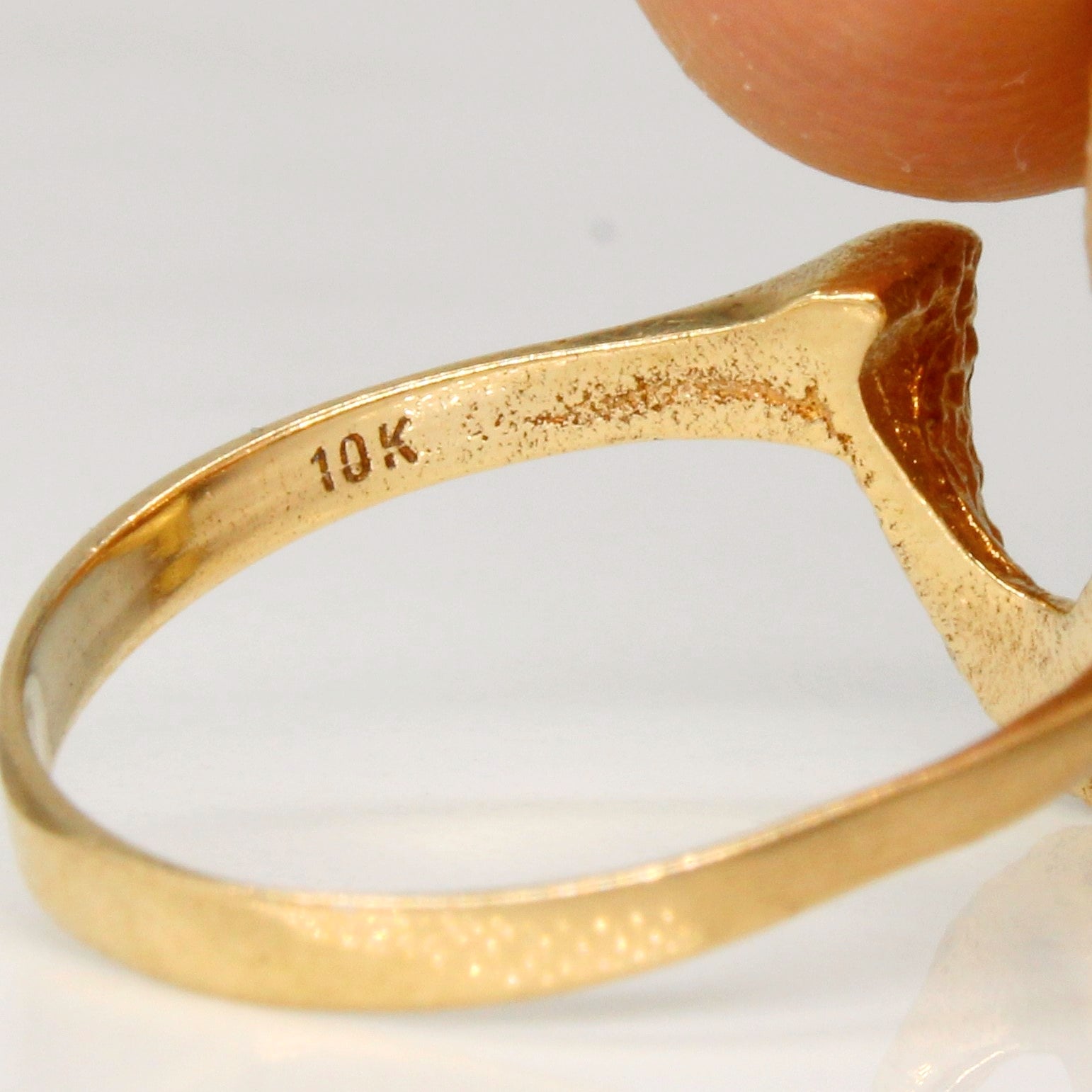 10k Yellow Gold Wave Ring | SZ 5.75 |