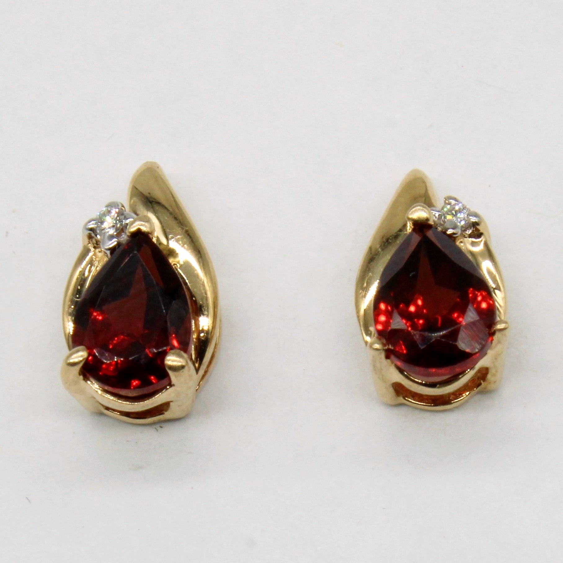 Boucles d'oreilles en grenat et diamants | 2,00 ct, 0,02 ct | 