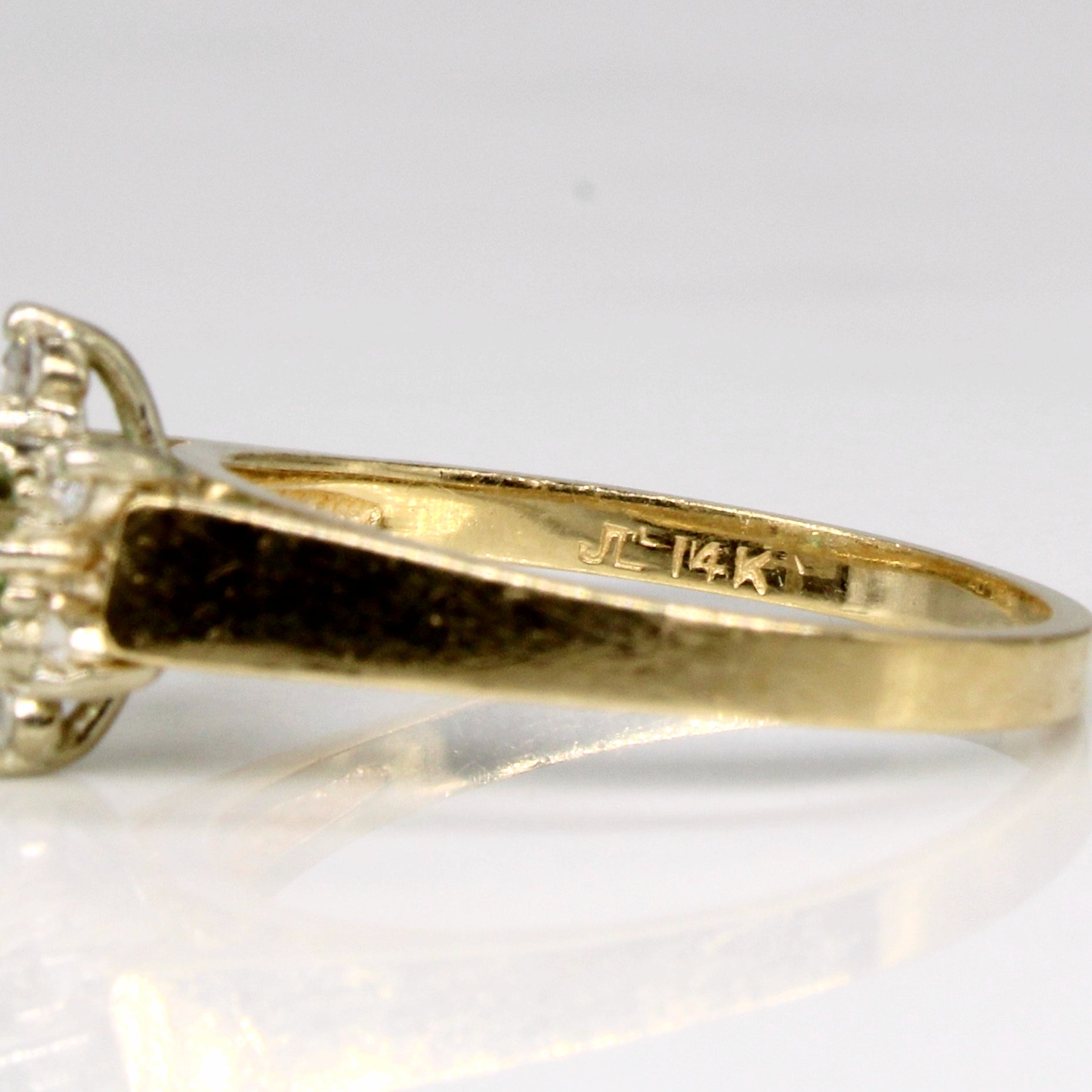Emerald & Diamond Ring | 0.16ct, 0.06ctw | SZ 5.75 |