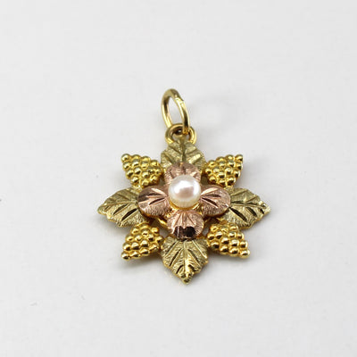 Filigree Leaf Design Gold Pendant