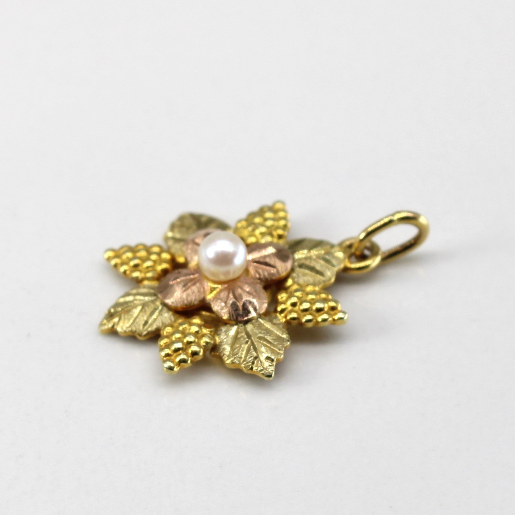 Filigree Leaf Design Gold Pendant