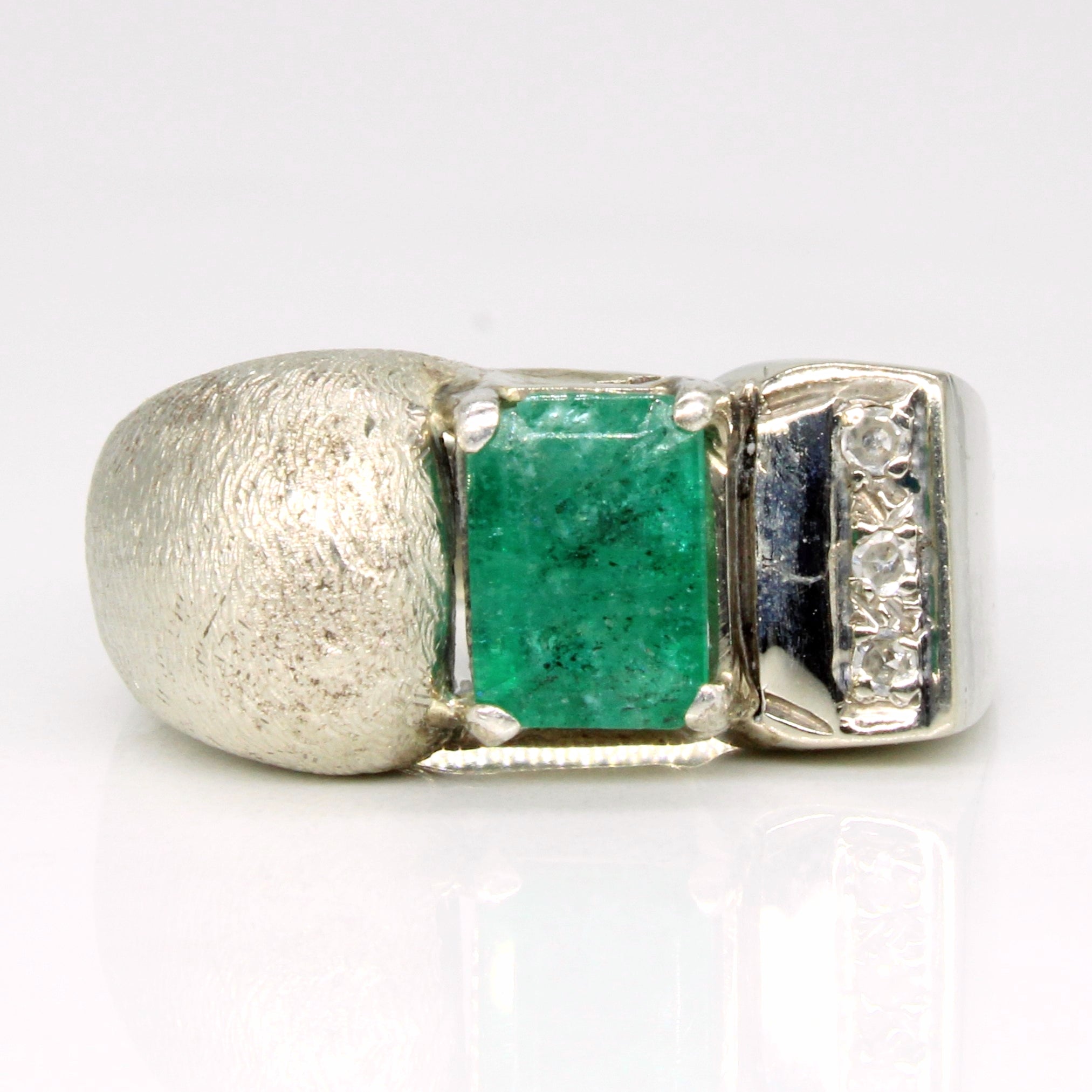 Emerald & Diamond Ring | 0.82ct, 0.03ctw | SZ 7 |