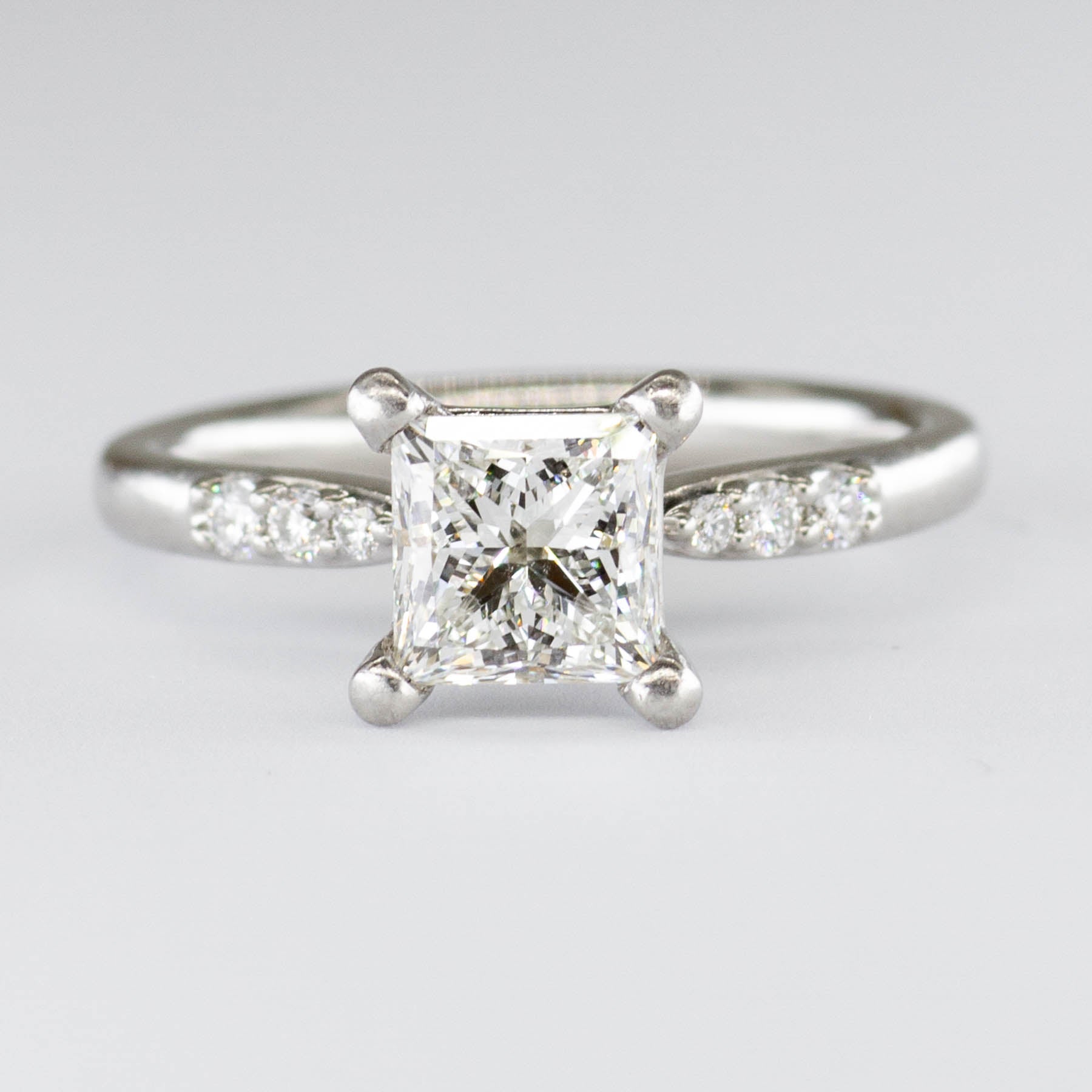 Bague de fiançailles en diamant taille princesse certifiée GIA avec diamants d'accentuation | 1,07 ct | Taille 4,5 | 