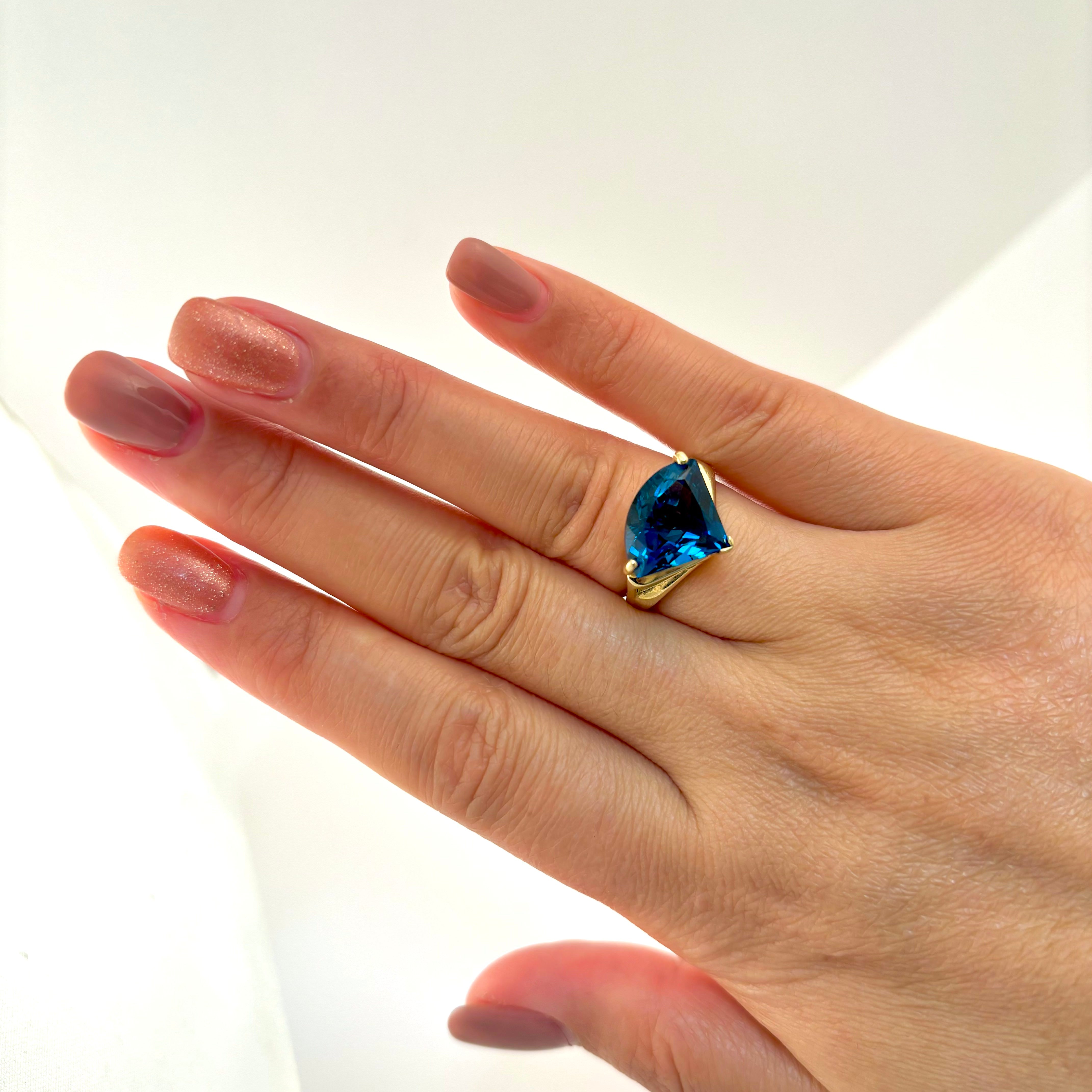 14k Yellow Gold Blue Topaz Ring | 11.50x14.80x7.10mm | Size 7.25