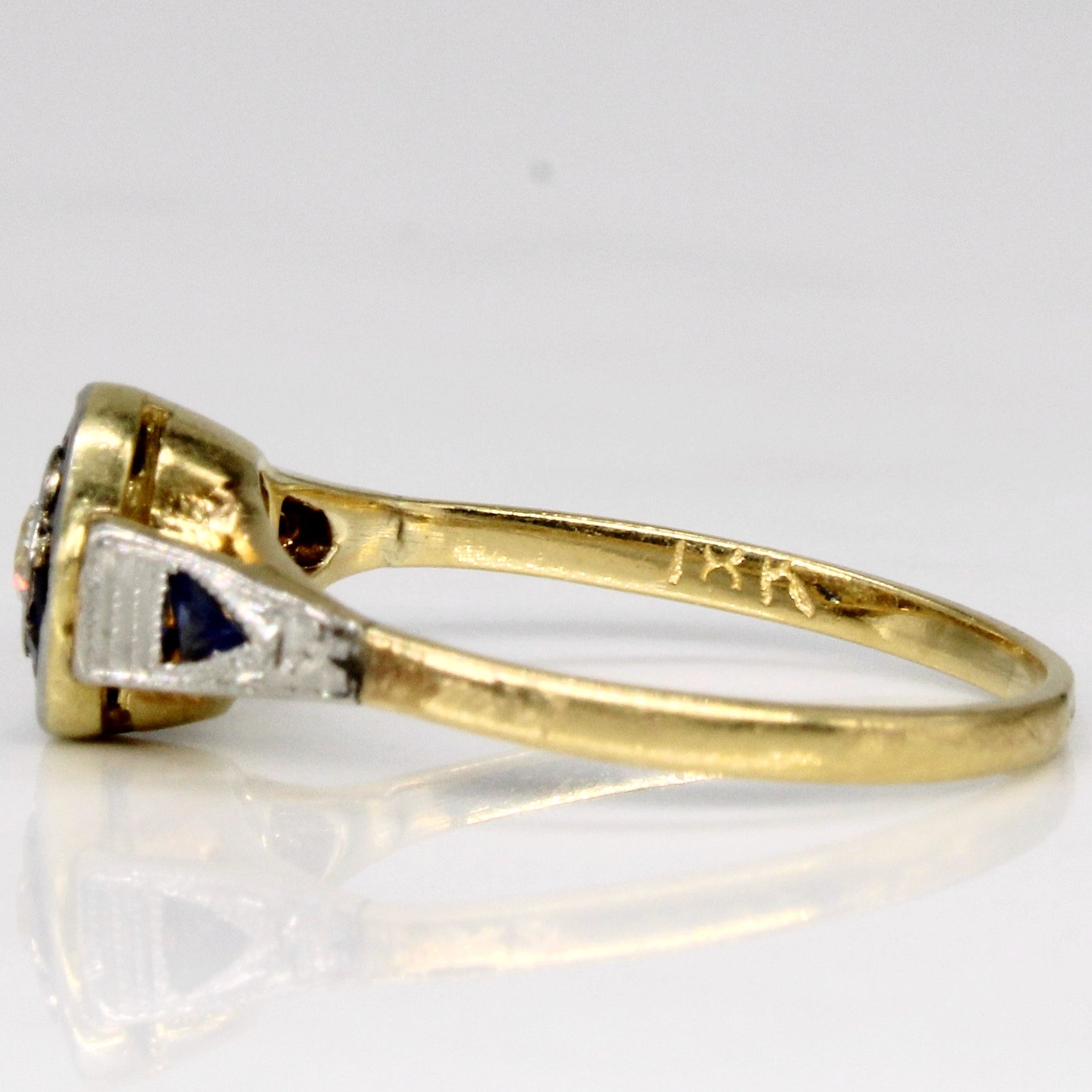 Bague ancienne européenne du début du XXe siècle en diamant et saphir synthétique | 0,25 ct, 0,12 ct | Taille 5,25 | 