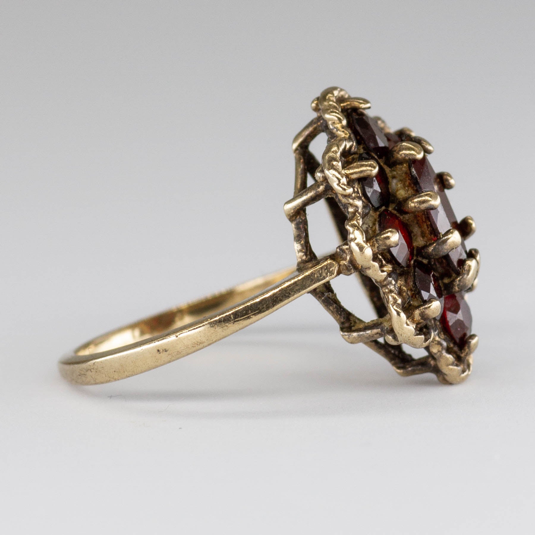 Bague en or 10 carats sertie d'un amas de grenats | 0,95 ct | Taille 2,75 | 