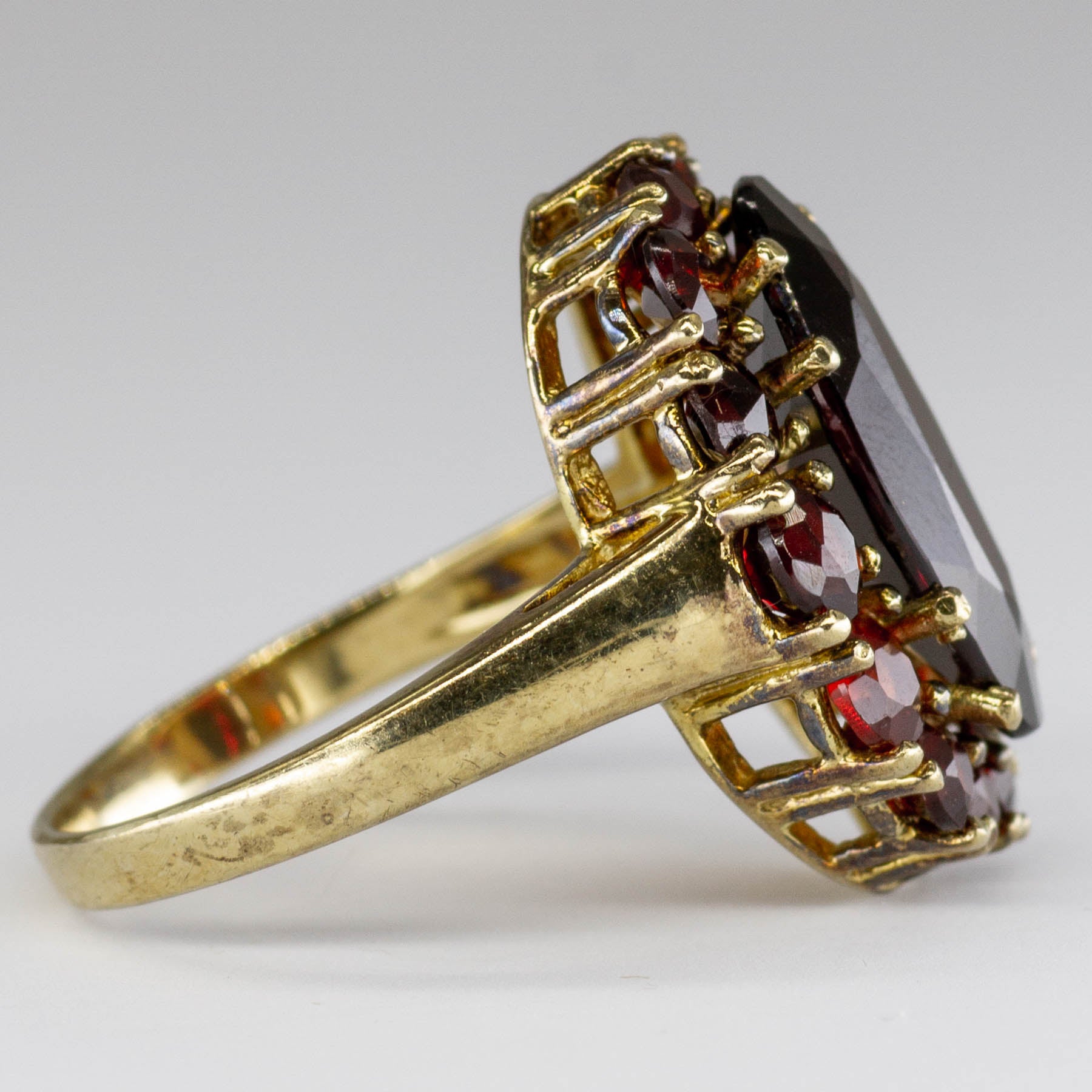 Bague vintage en or 8 carats sertie d'un grappe de grenats ovales | 5,8 ct | Taille 6,5 | 