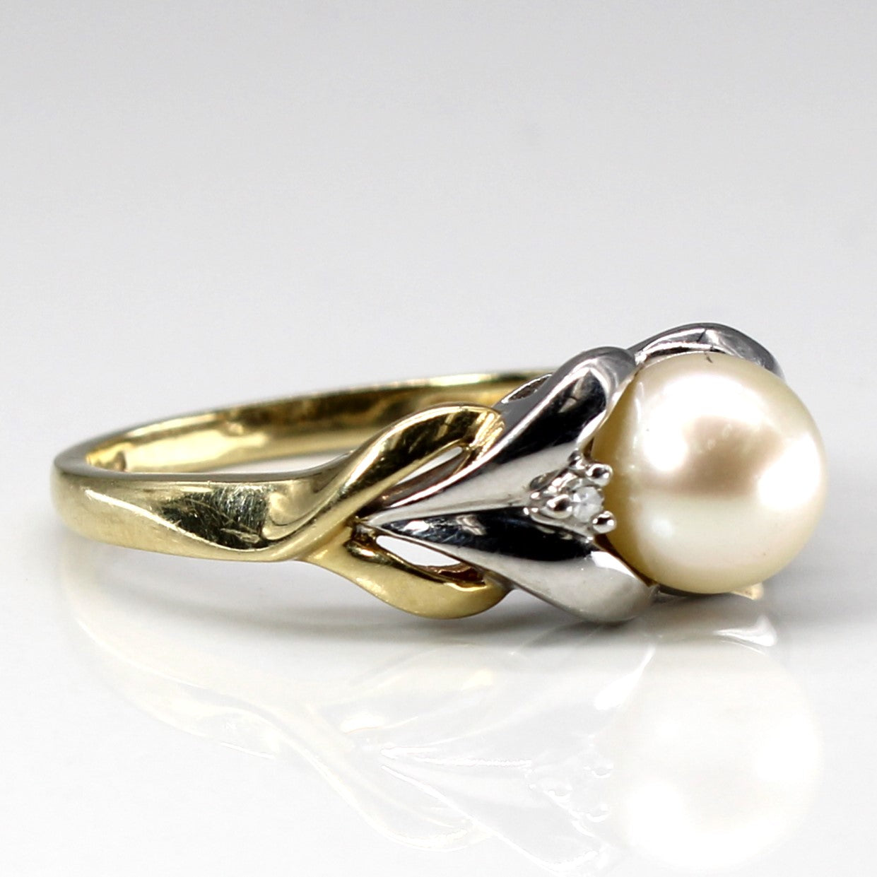 Two Tone Gold Pearl & Diamond Ring | 0.02ctw | SZ 7 |