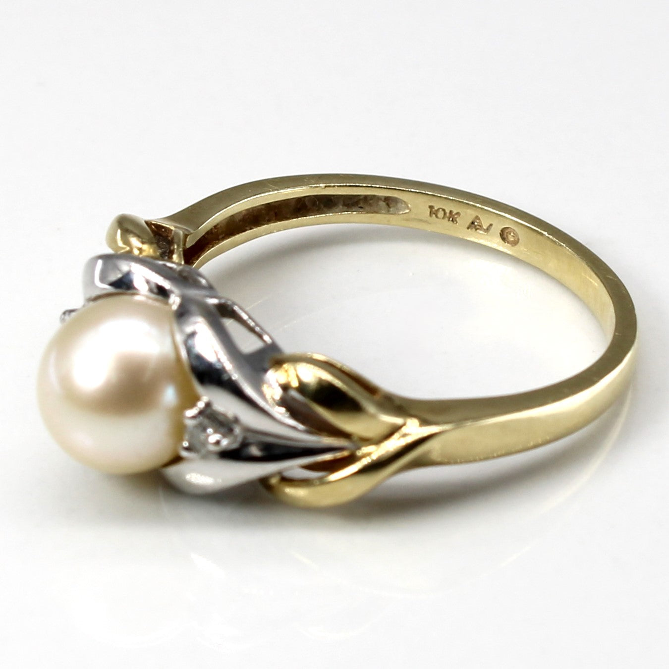 Two Tone Gold Pearl & Diamond Ring | 0.02ctw | SZ 7 |