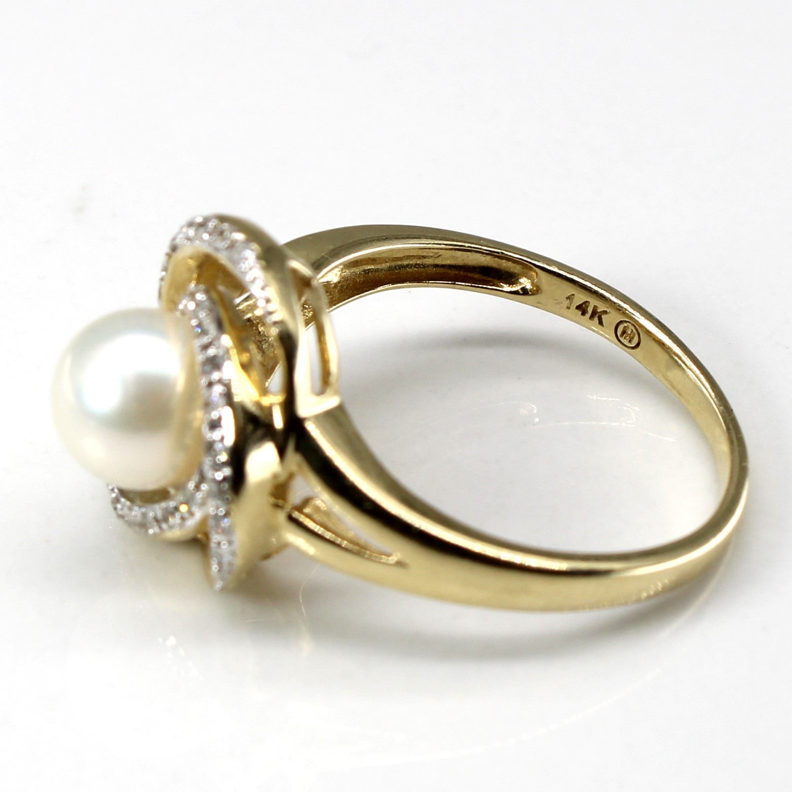 Interlocking Pearl & Diamond Ring | 0.08ctw | SZ 7 |