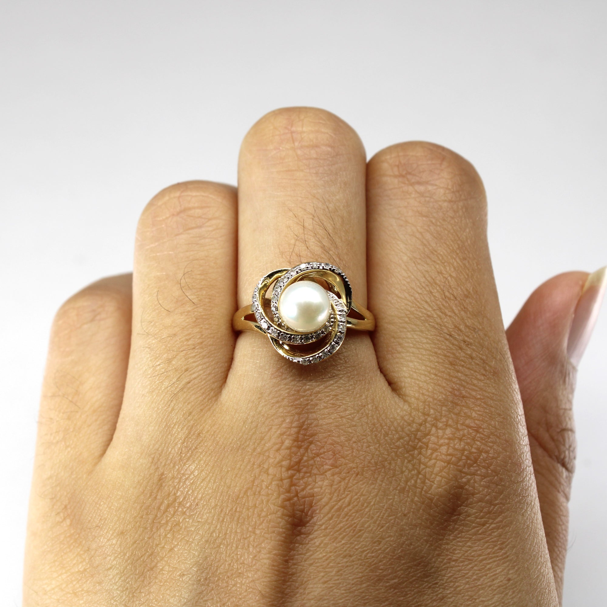 Interlocking Pearl & Diamond Ring | 0.08ctw | SZ 7 |