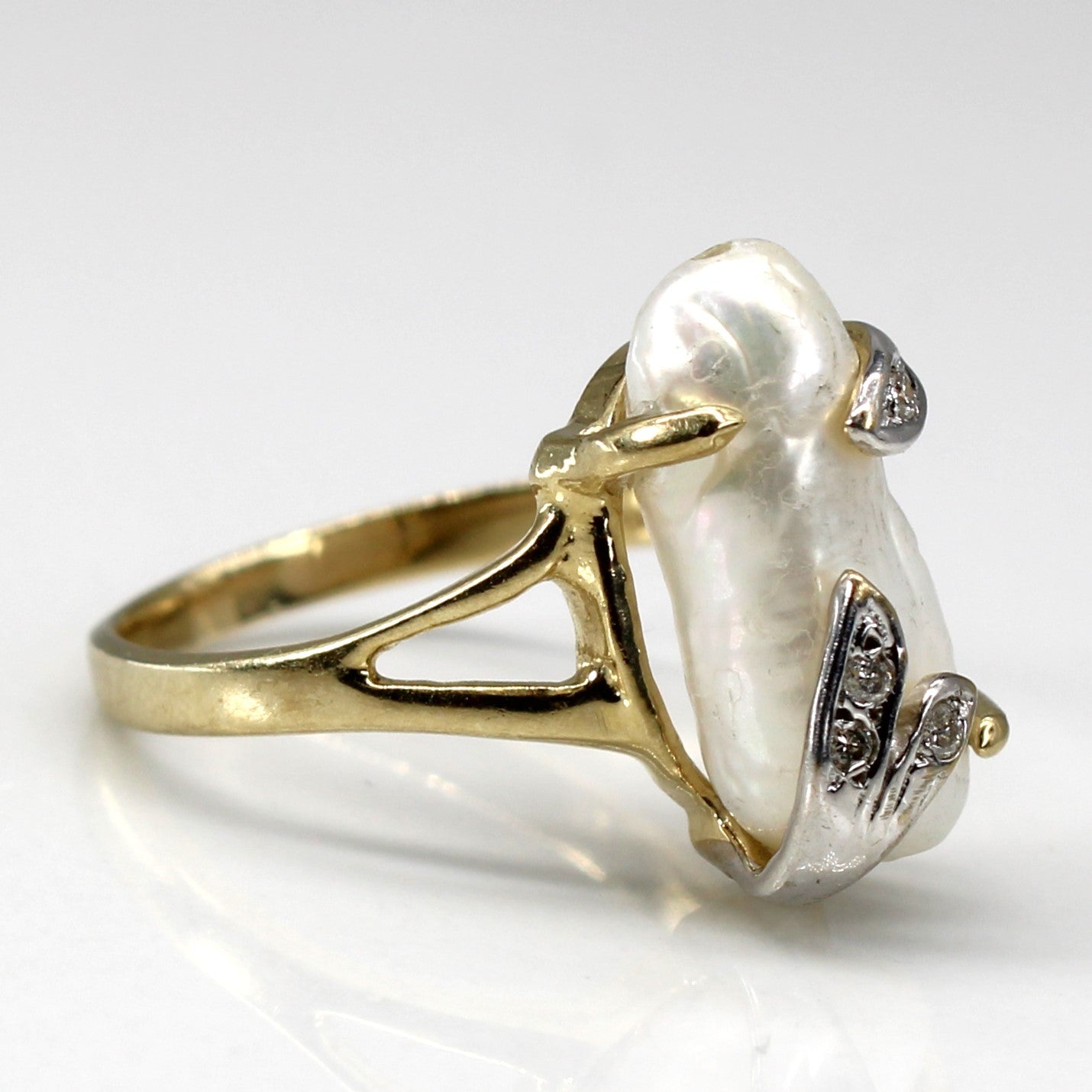 Claw Set Pearl & Diamond Ring | 0.04ctw | SZ 7 |