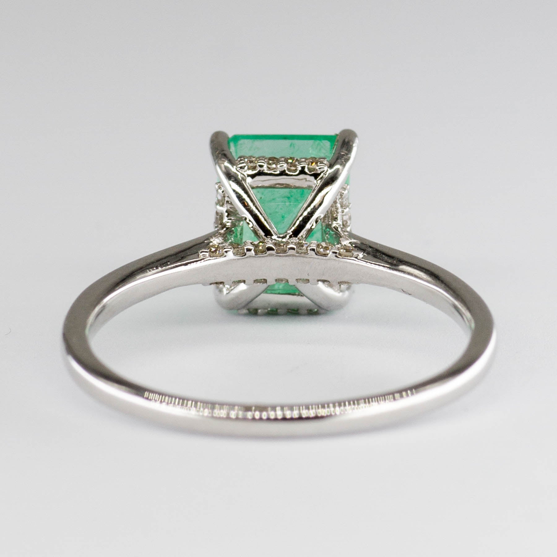 Bague émeraude et diamants | 1,54 ct, 0,10 ct au total | Taille 6,5 | 