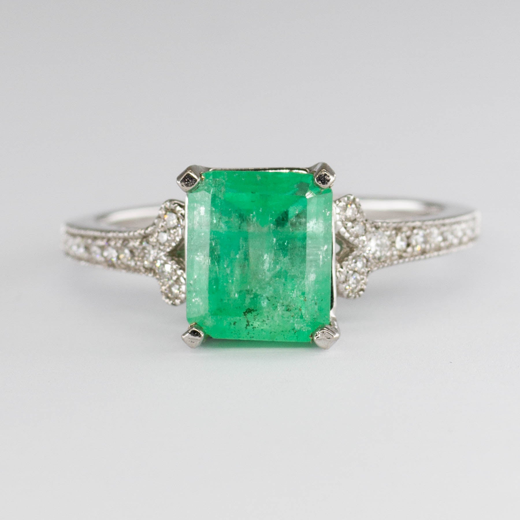 Bague émeraude et diamants | 2,00 ct, 0,15 ct au total | Taille 6,5 | 